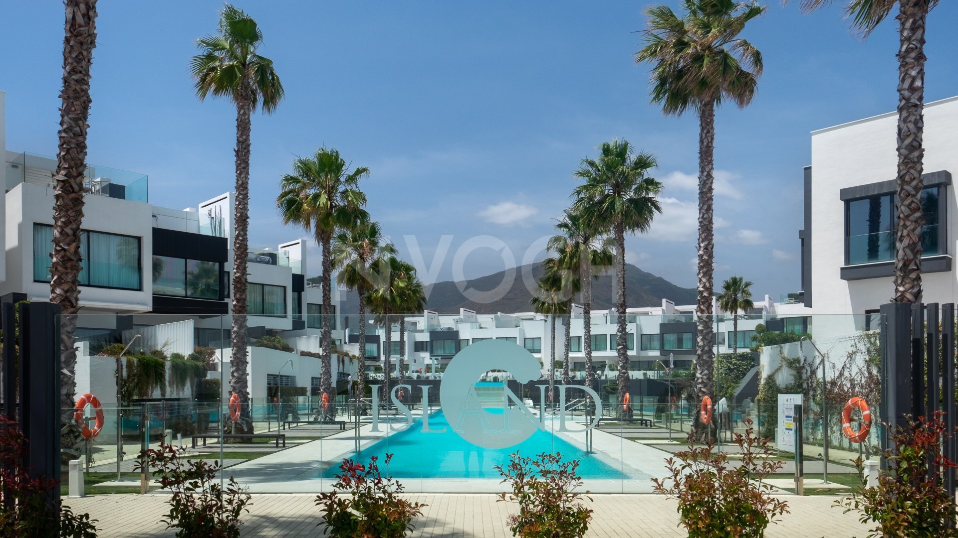 Gorgeous 3 bedroom beachfront townhouse in Estepona, with panoramic sea views.