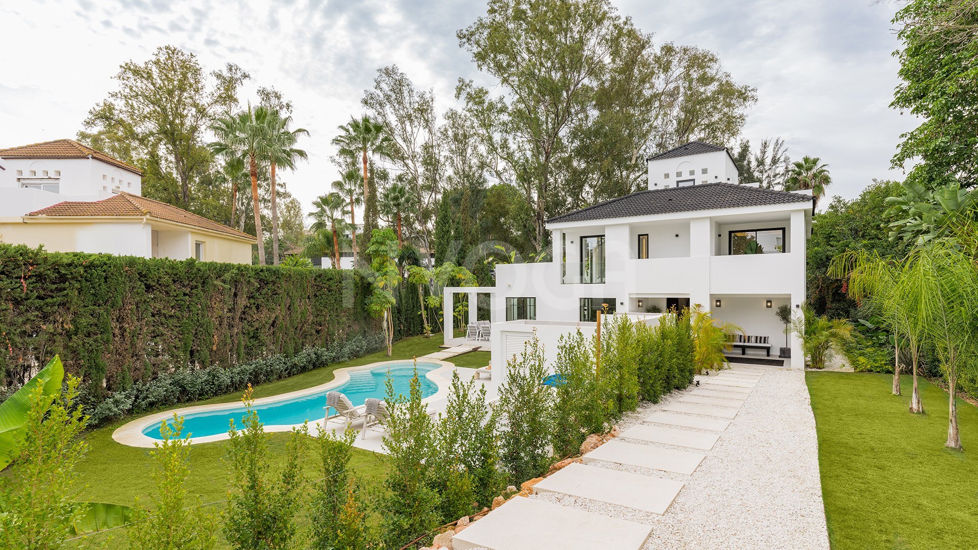 Fantastic villa with mountain views in Las Brisas, Nueva Andalucía