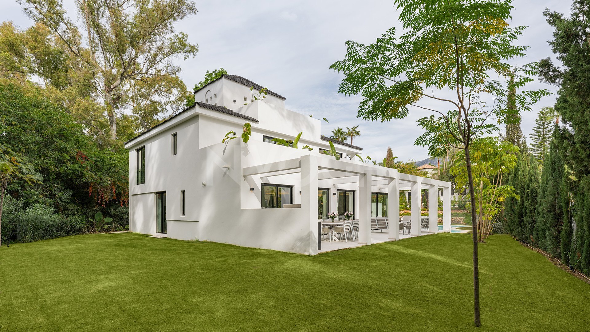 Fantastic villa with mountain views in Las Brisas, Nueva Andalucía