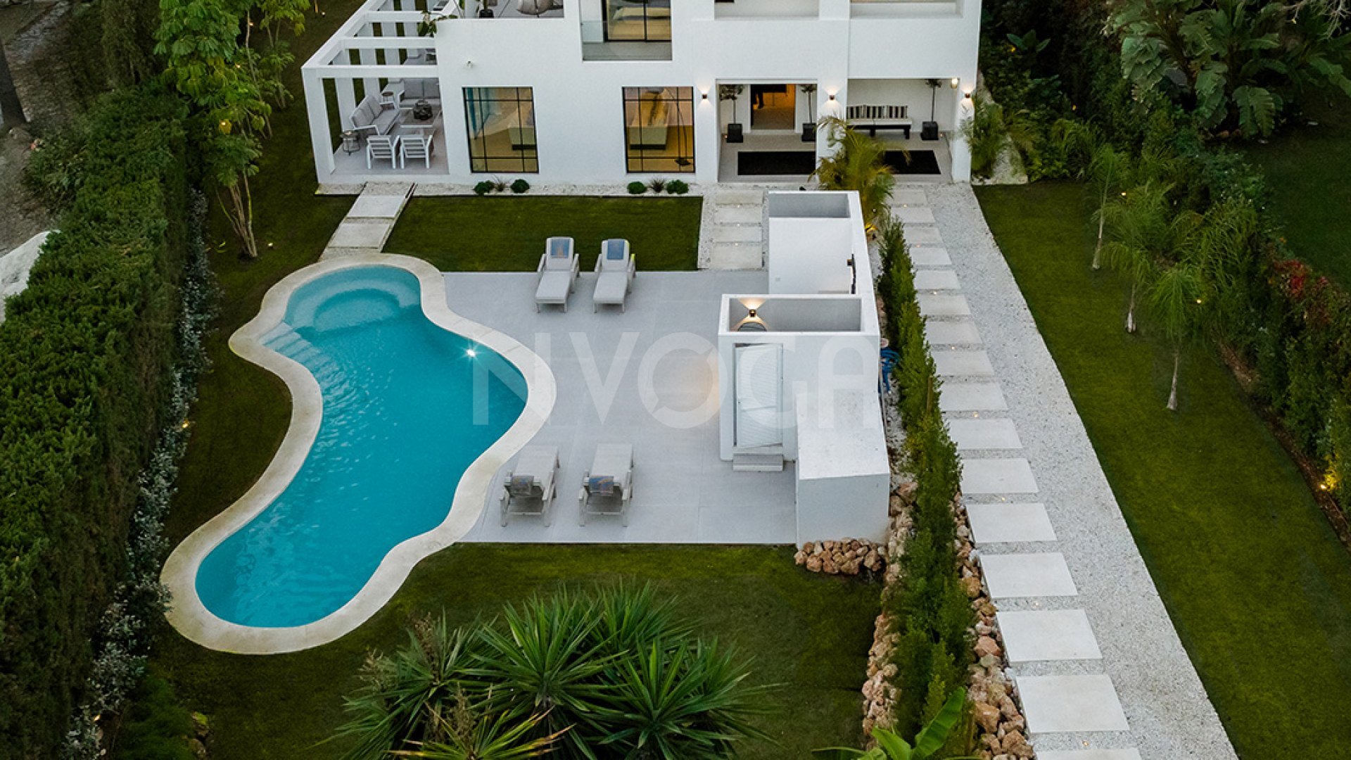 Fantastic villa with mountain views in Las Brisas, Nueva Andalucía