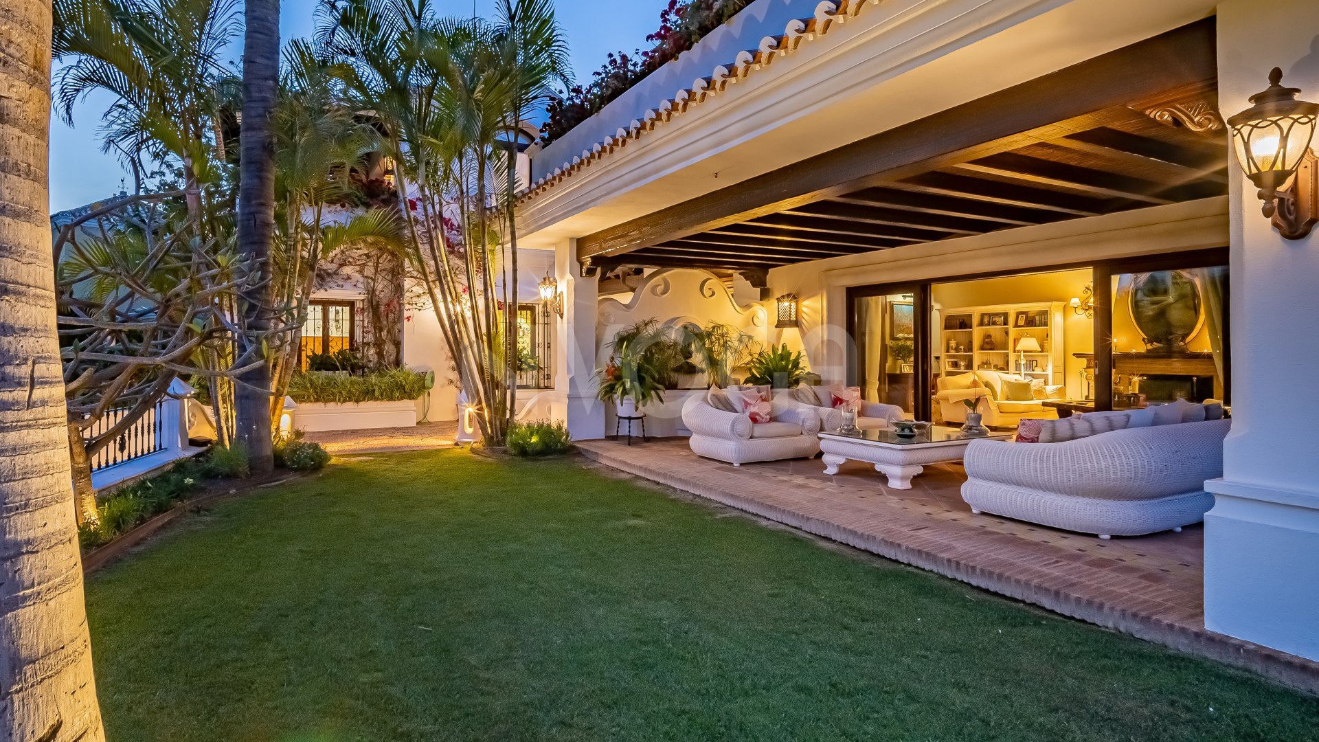 Espectacular villa con vistas al mar en Bahia de Marbella, Marbella Este