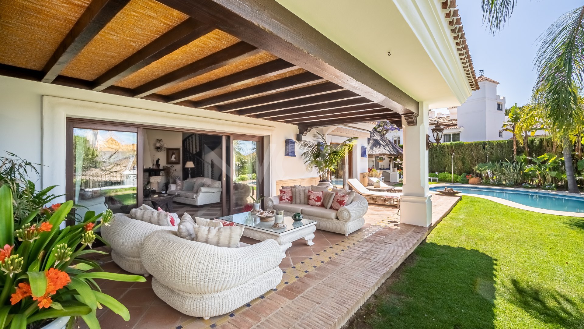 Espectacular villa con vistas al mar en Bahia de Marbella, Marbella Este