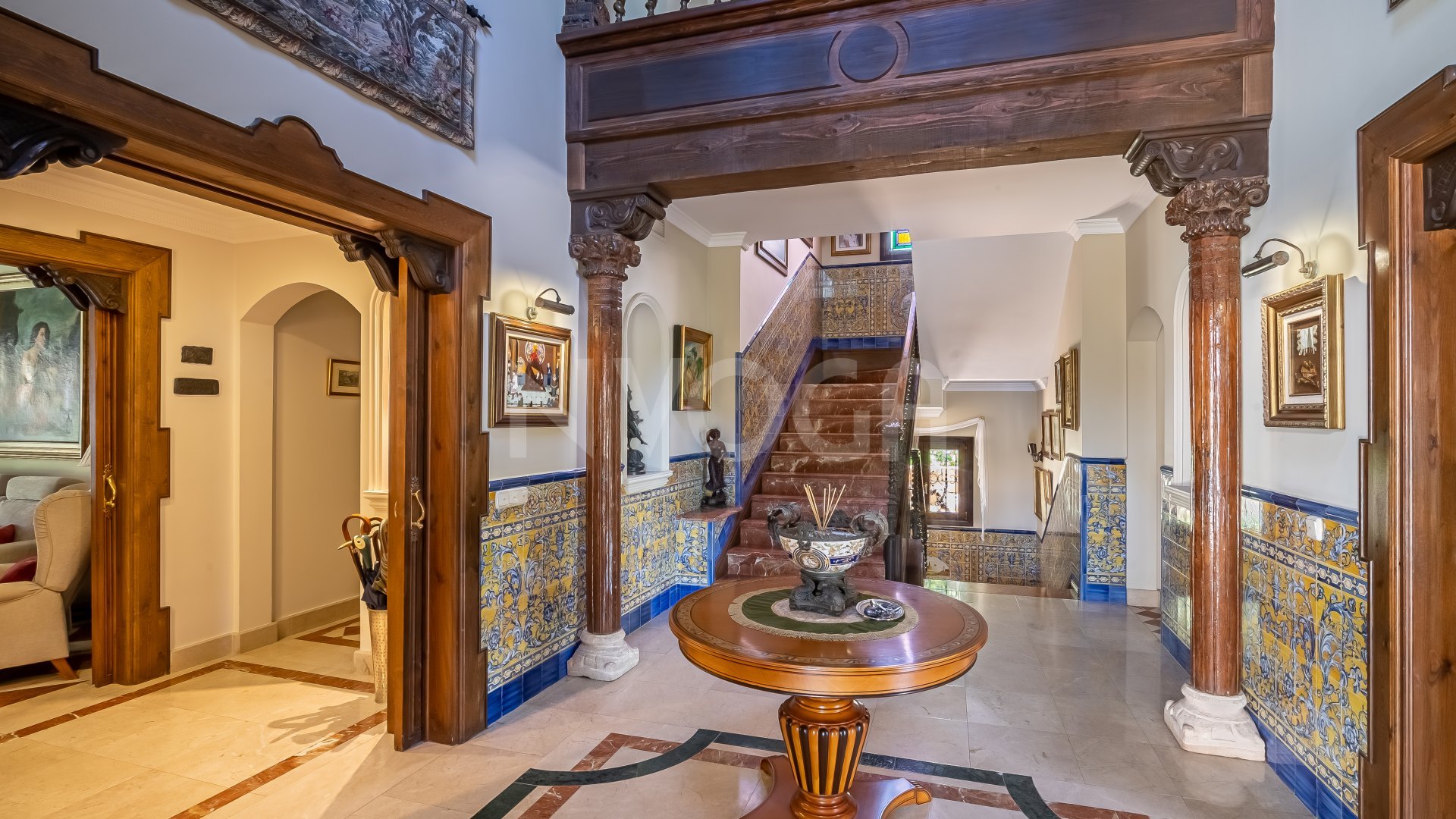 Espectacular villa con vistas al mar en Bahia de Marbella, Marbella Este