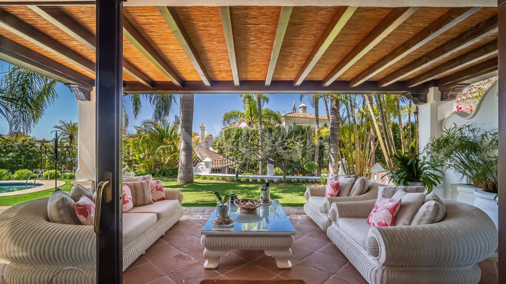 Espectacular villa con vistas al mar en Bahia de Marbella, Marbella Este