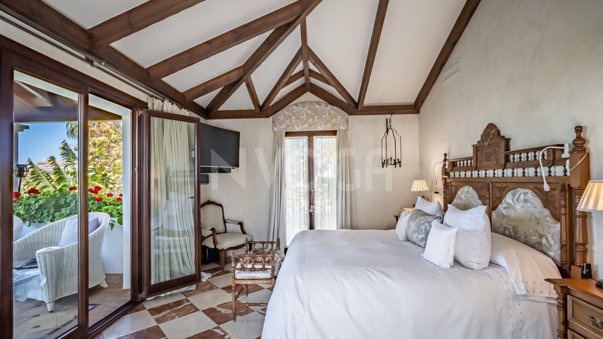 Espectacular villa con vistas al mar en Bahia de Marbella, Marbella Este