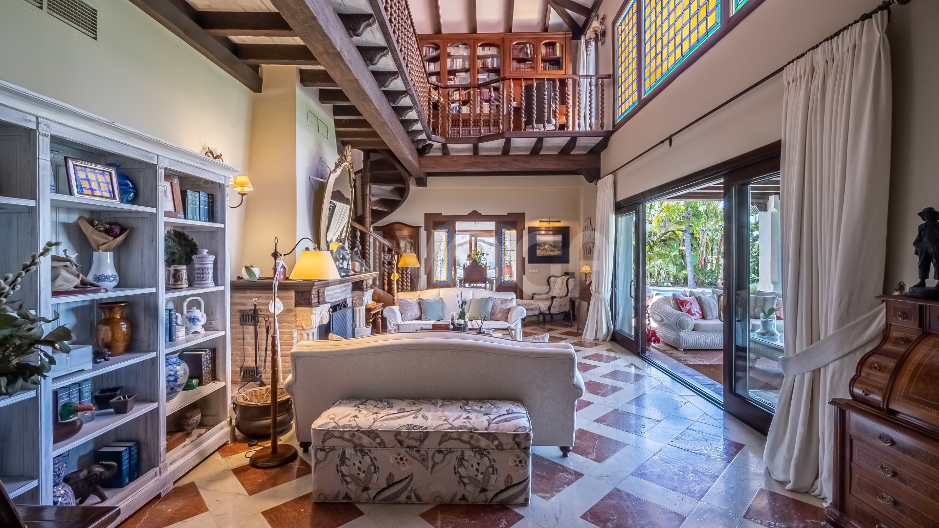 Espectacular villa con vistas al mar en Bahia de Marbella, Marbella Este