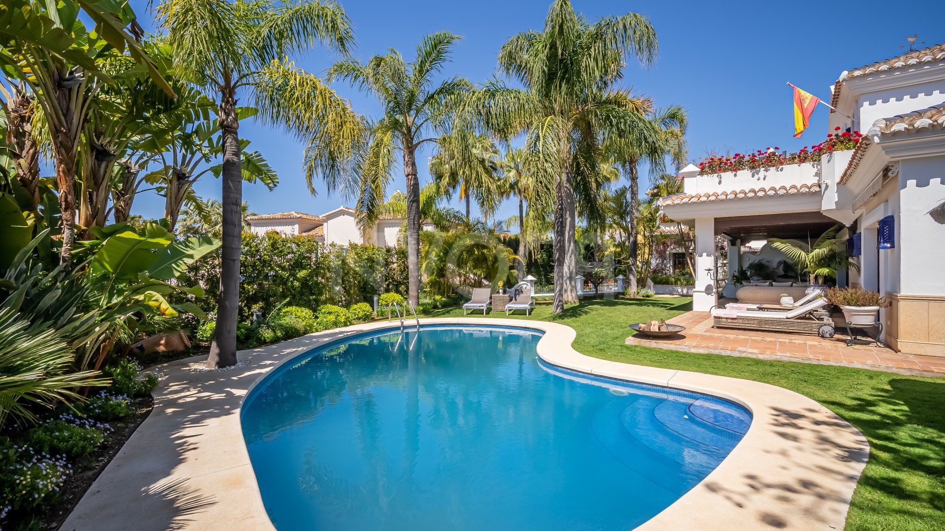 Espectacular villa con vistas al mar en Bahia de Marbella, Marbella Este