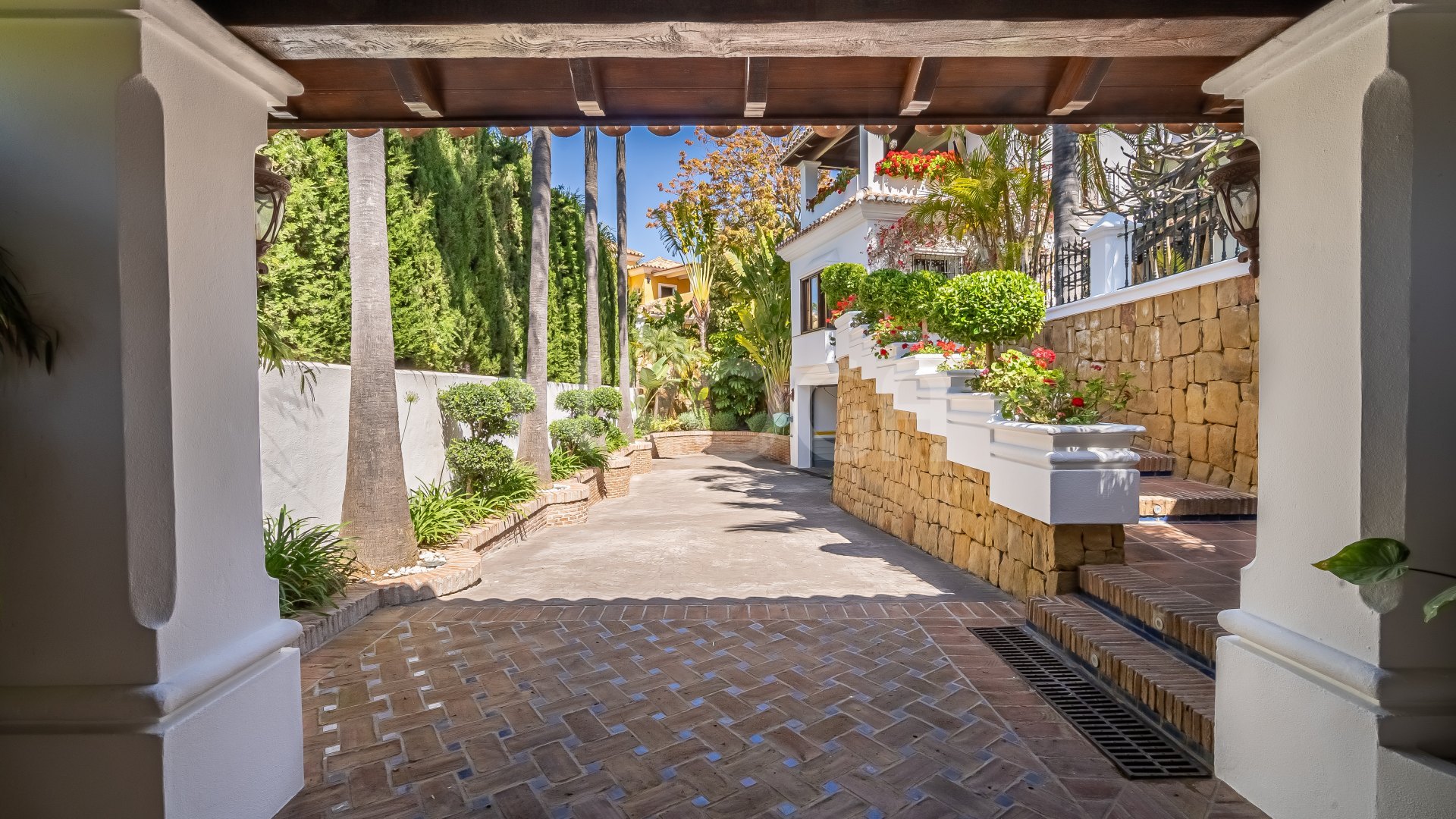 Espectacular villa con vistas al mar en Bahia de Marbella, Marbella Este
