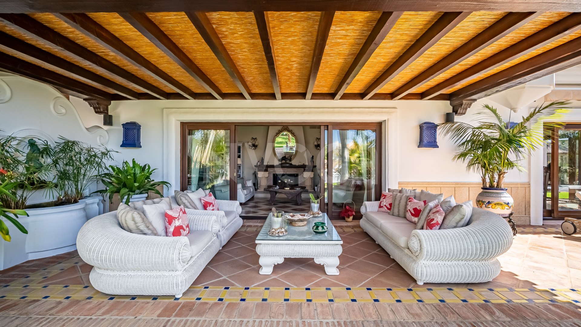 Espectacular villa con vistas al mar en Bahia de Marbella, Marbella Este