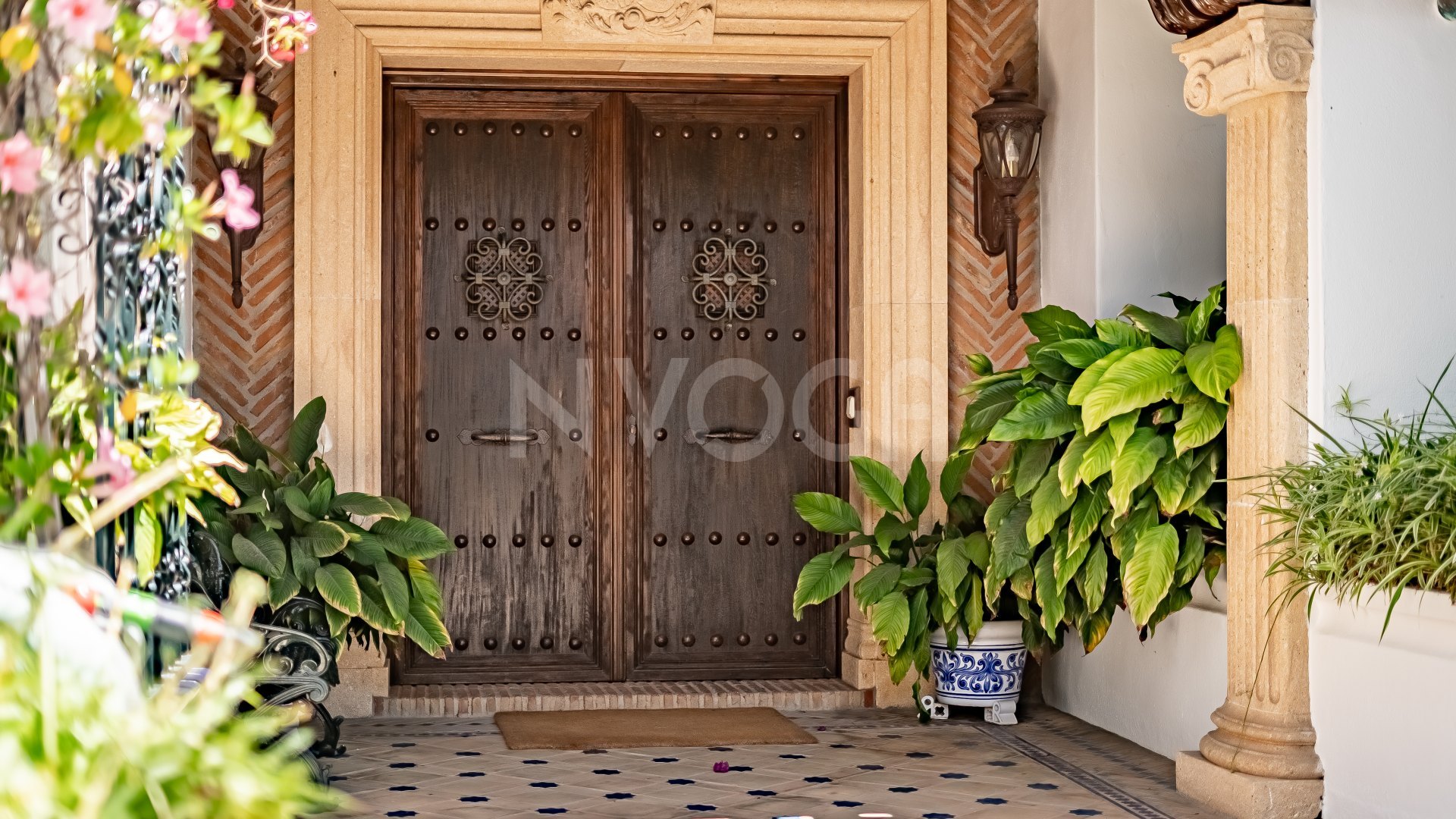 Espectacular villa con vistas al mar en Bahia de Marbella, Marbella Este