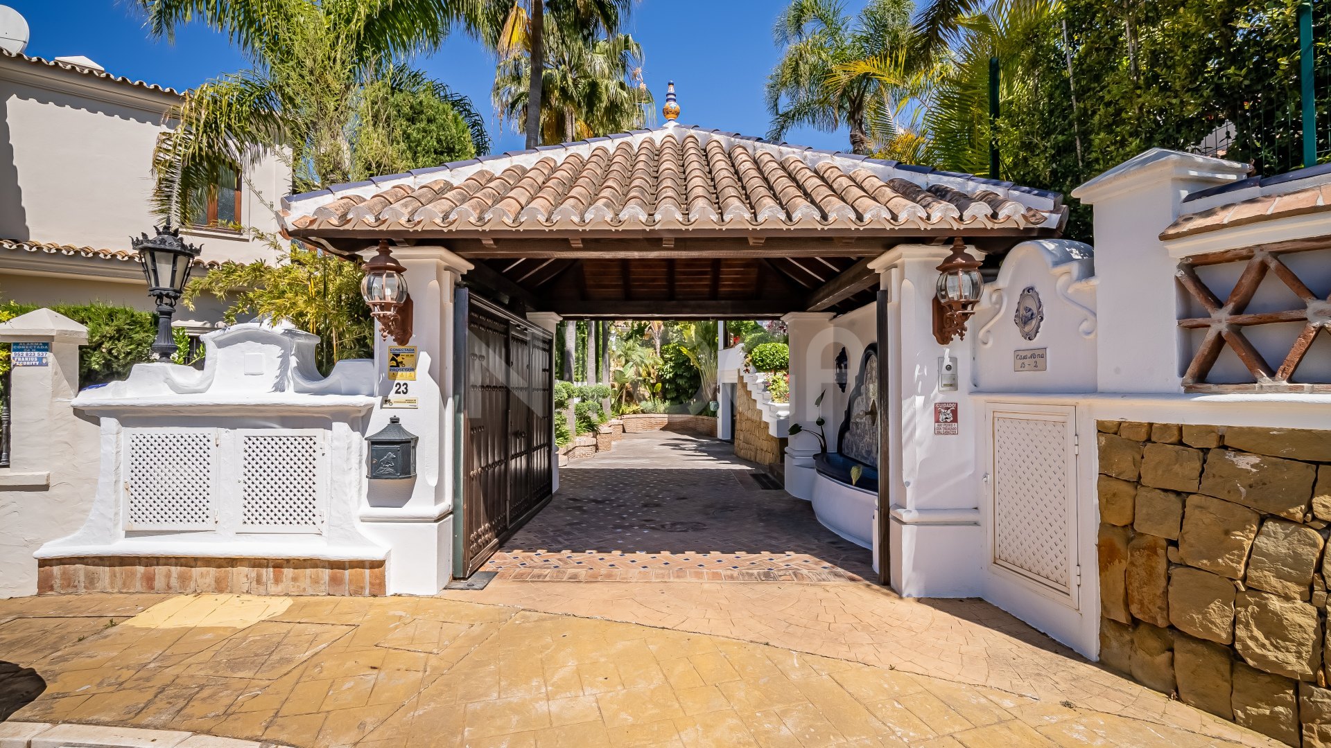 Espectacular villa con vistas al mar en Bahia de Marbella, Marbella Este