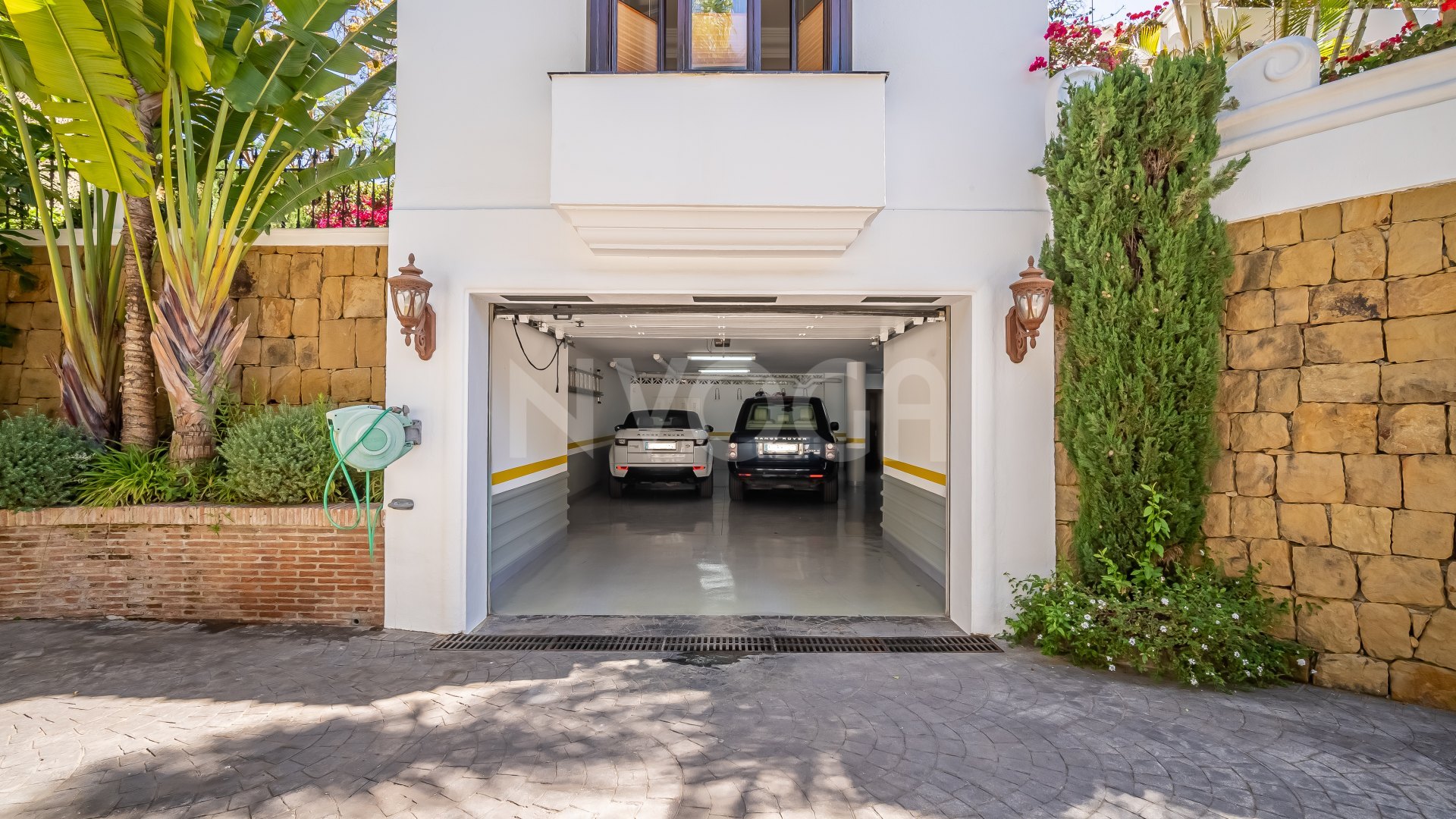 Espectacular villa con vistas al mar en Bahia de Marbella, Marbella Este