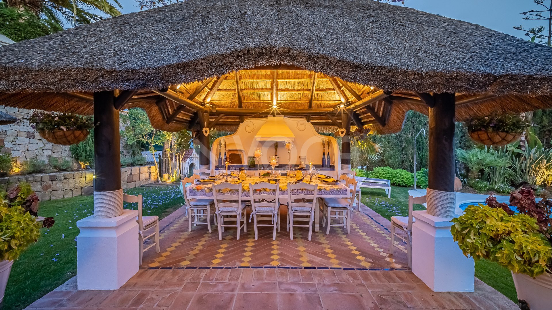 Espectacular villa con vistas al mar en Bahia de Marbella, Marbella Este
