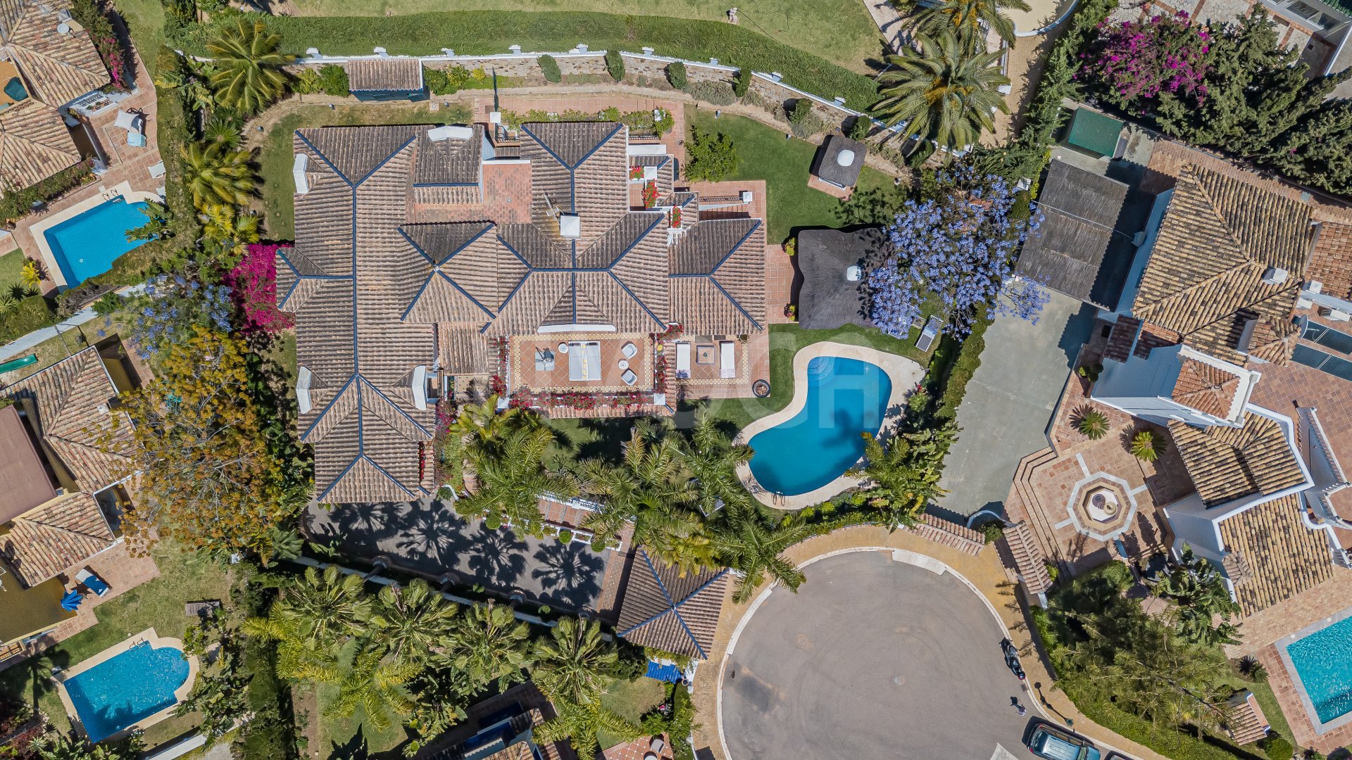 Espectacular villa con vistas al mar en Bahia de Marbella, Marbella Este