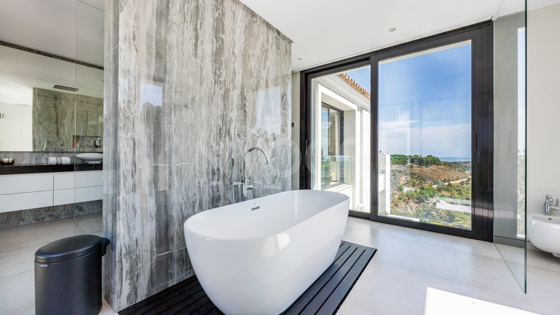 Impressive villa in a luxury residence in El Madroñal, Benahavís