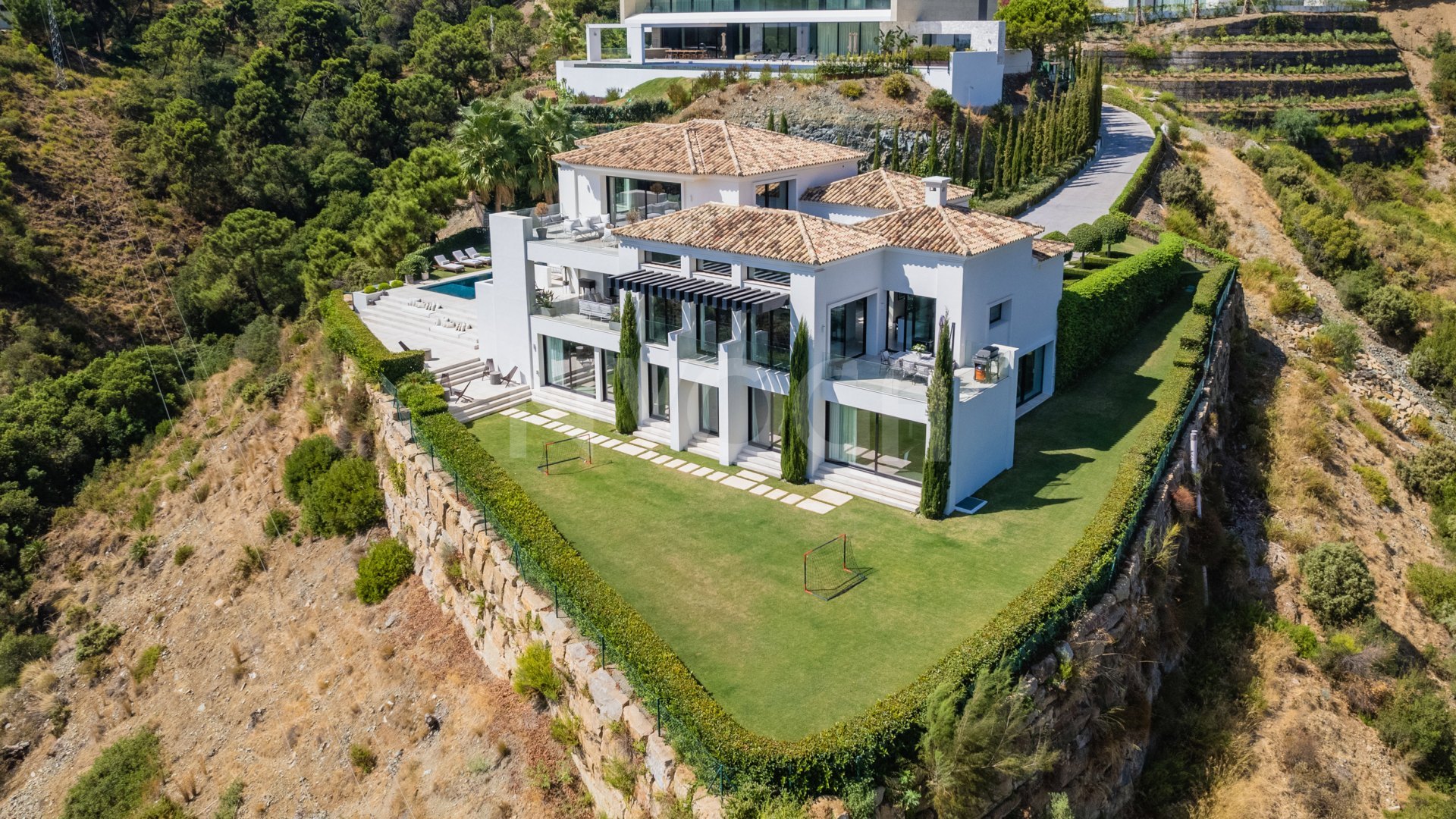 Impressive villa in a luxury residence in El Madroñal, Benahavís