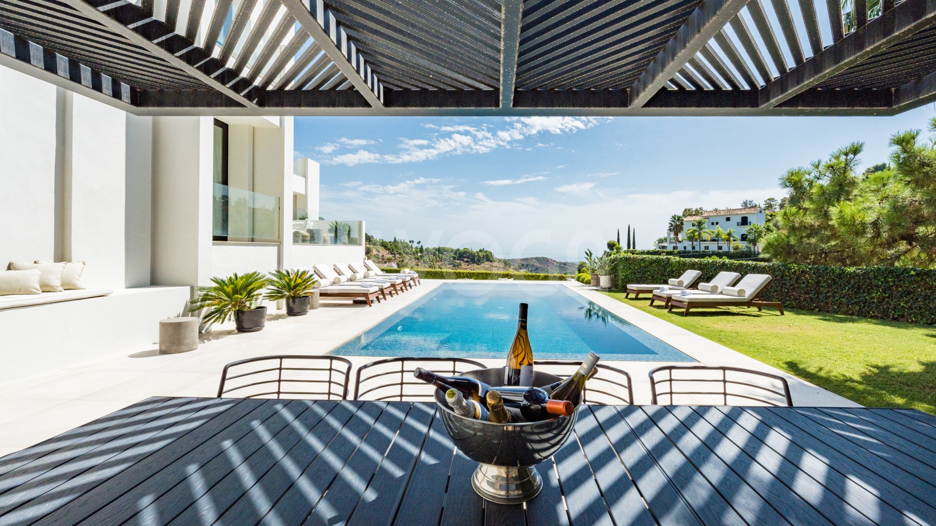 Impressive villa in a luxury residence in El Madroñal, Benahavís