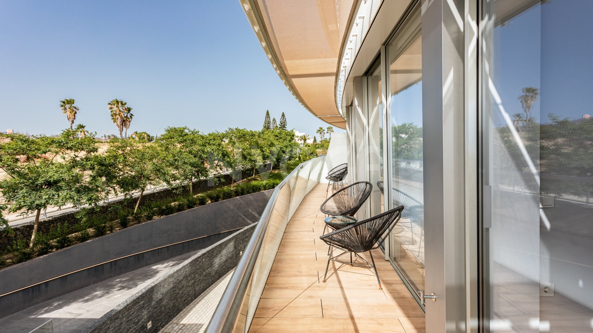 Magnifico apartamento en primera linea de playa con espectaculares vistas al mar en Estepona.