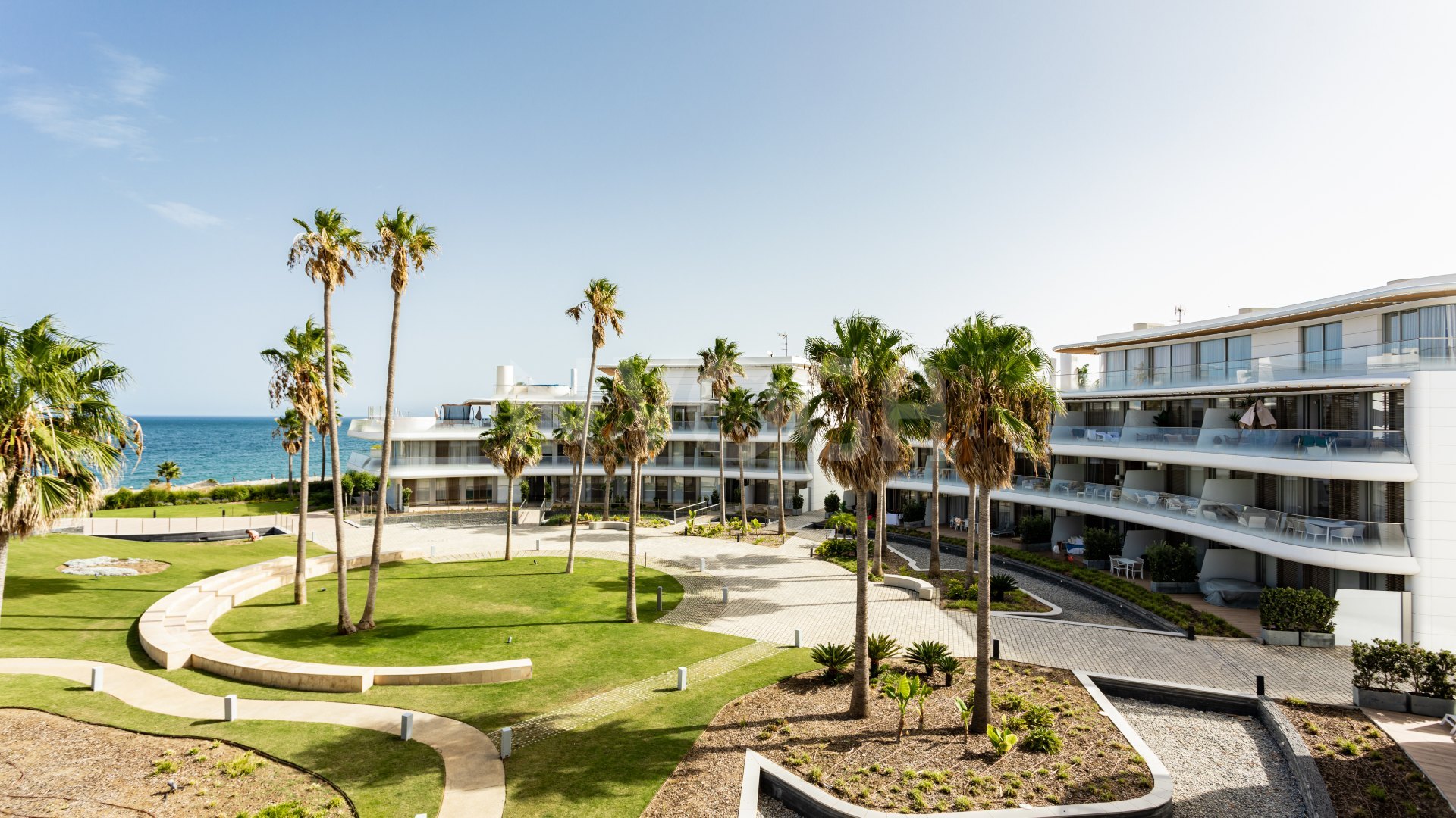 Magnifico apartamento en primera linea de playa con espectaculares vistas al mar en Estepona.