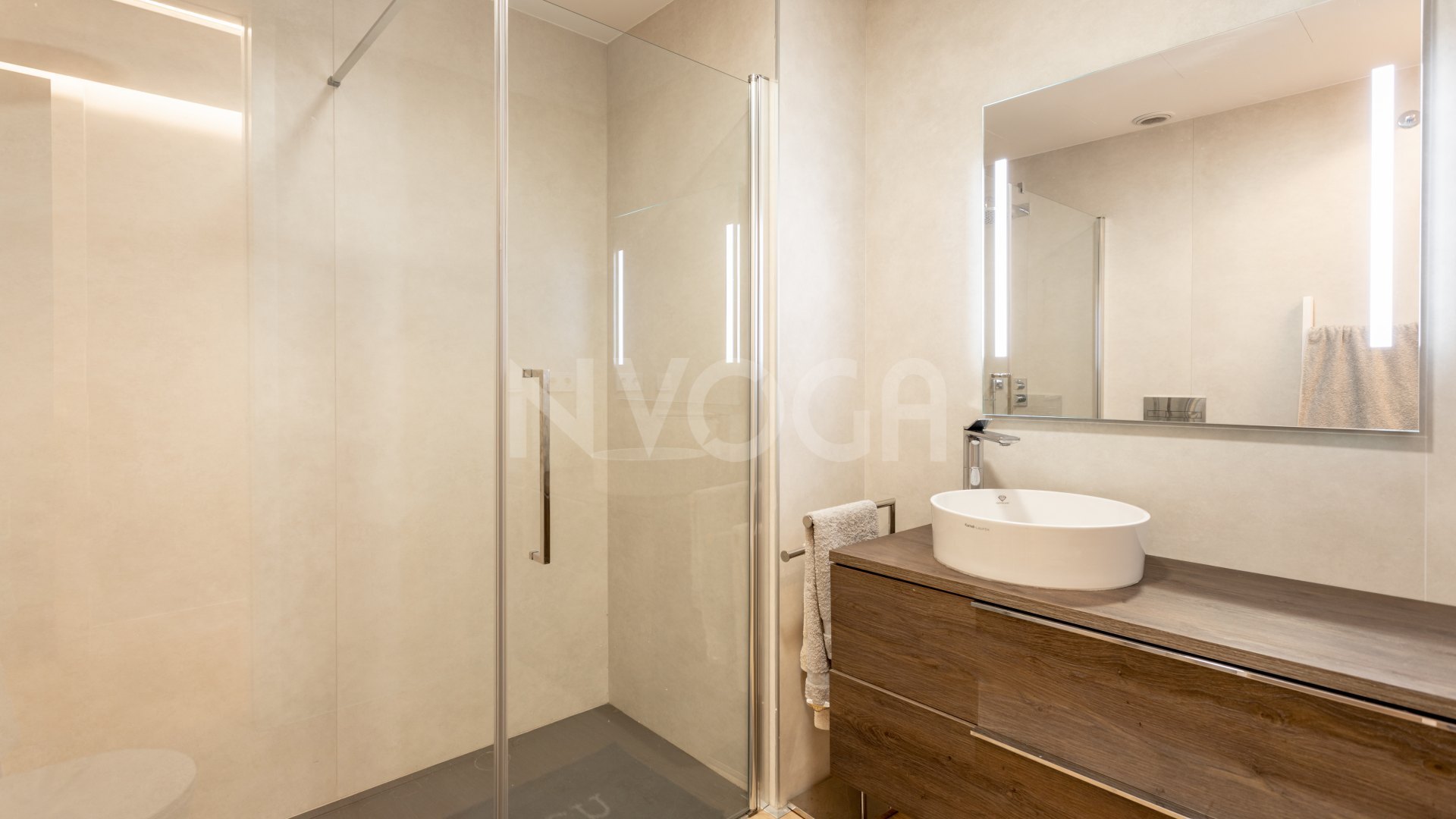 Magnifico apartamento en primera linea de playa con espectaculares vistas al mar en Estepona.