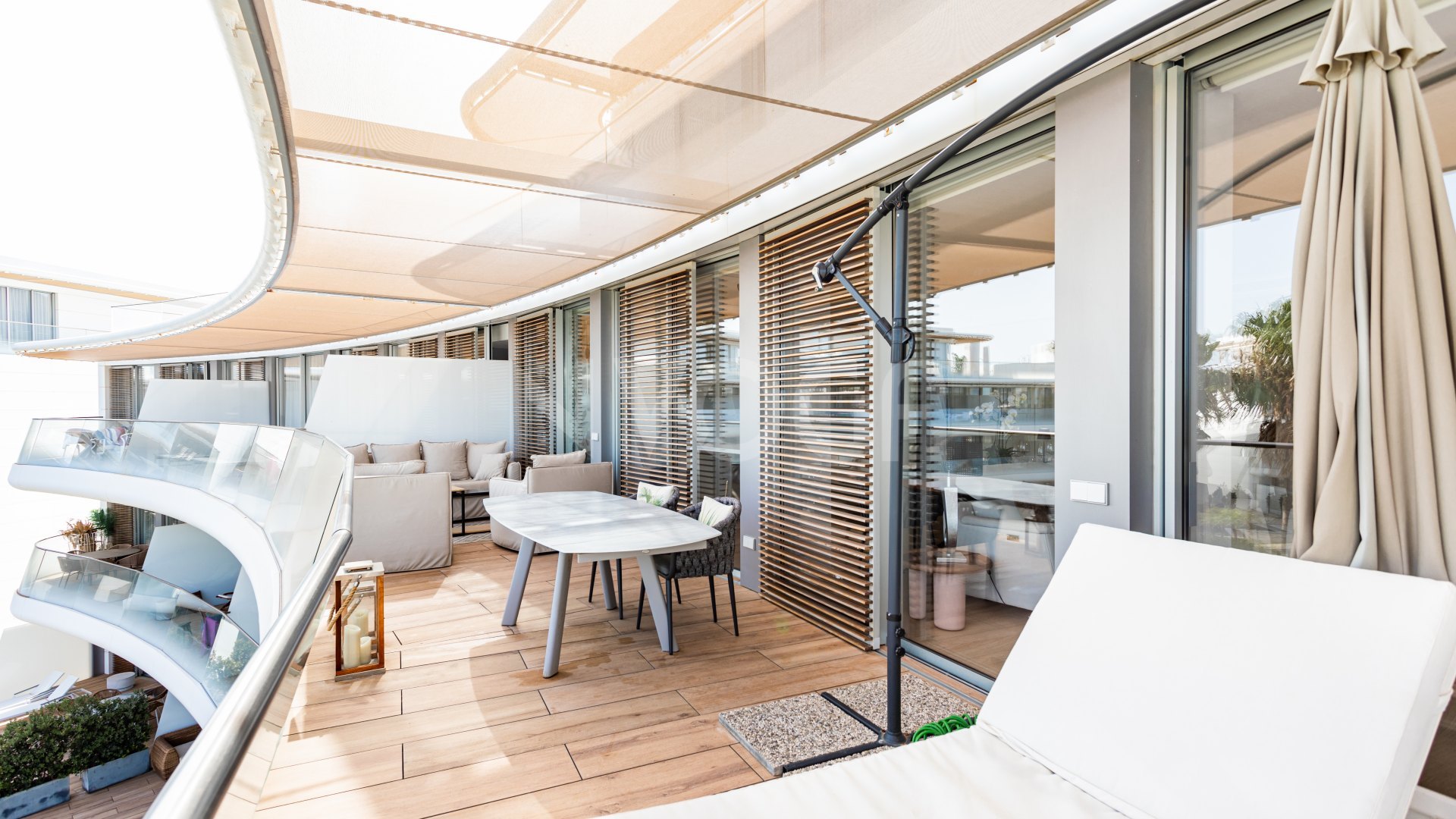 Magnifico apartamento en primera linea de playa con espectaculares vistas al mar en Estepona.