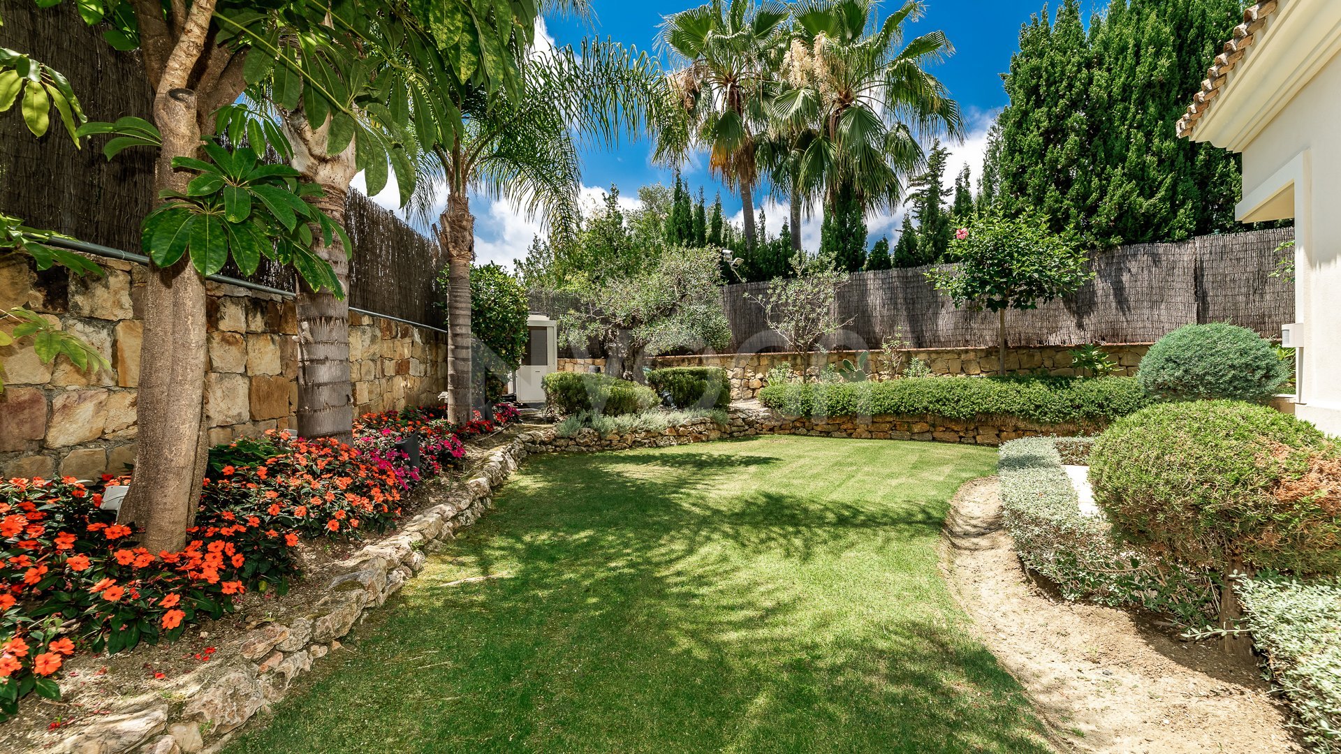 Impresionante villa con vistas al mar en Nueva Andalucia, Marbella