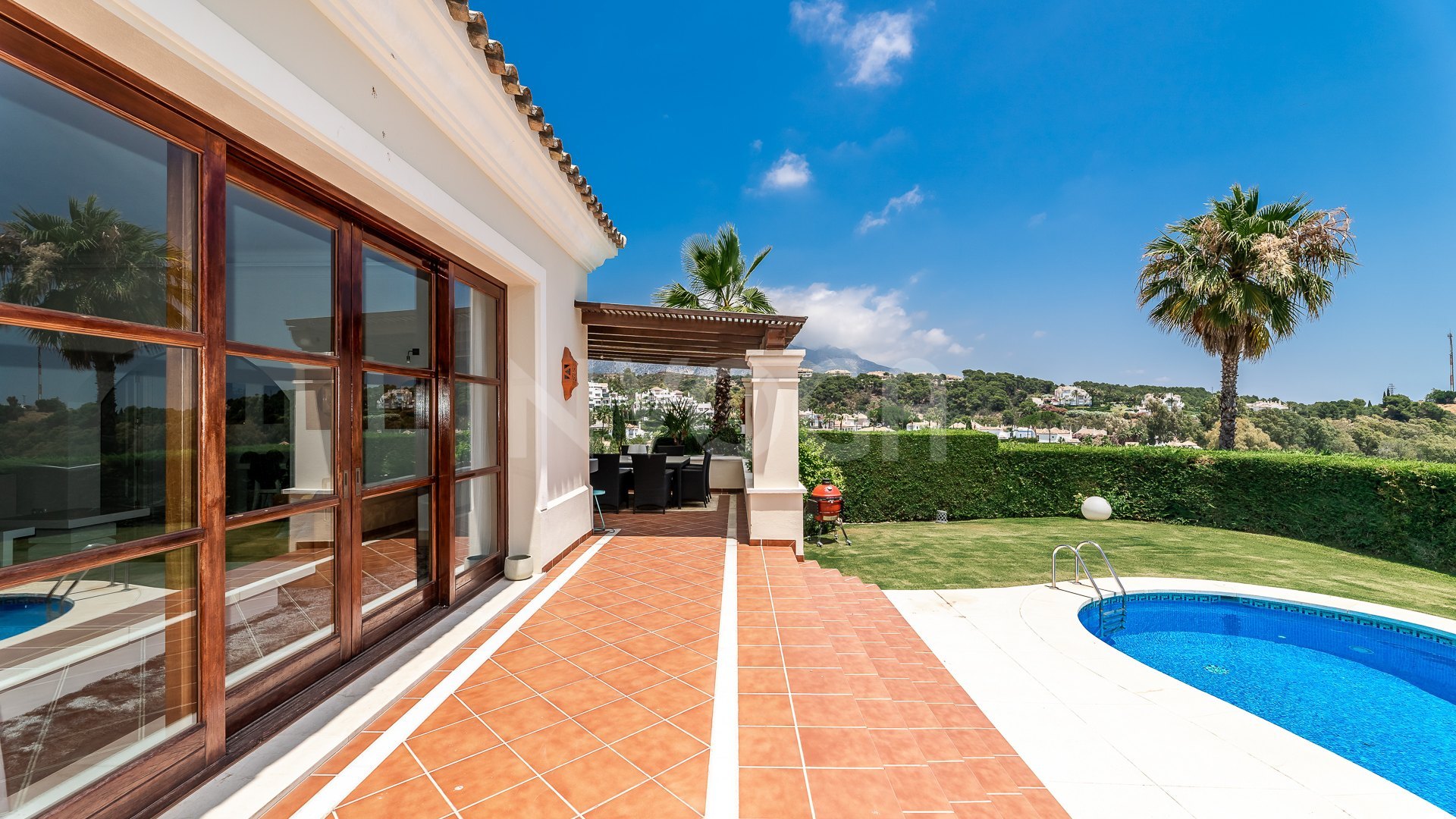 Impresionante villa con vistas al mar en Nueva Andalucia, Marbella