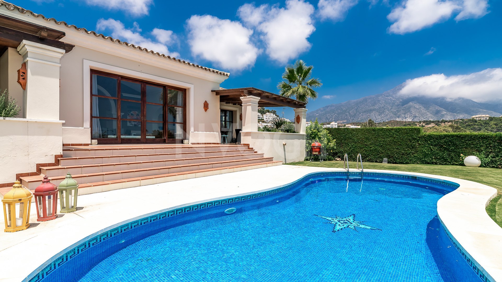 Impresionante villa con vistas al mar en Nueva Andalucia, Marbella