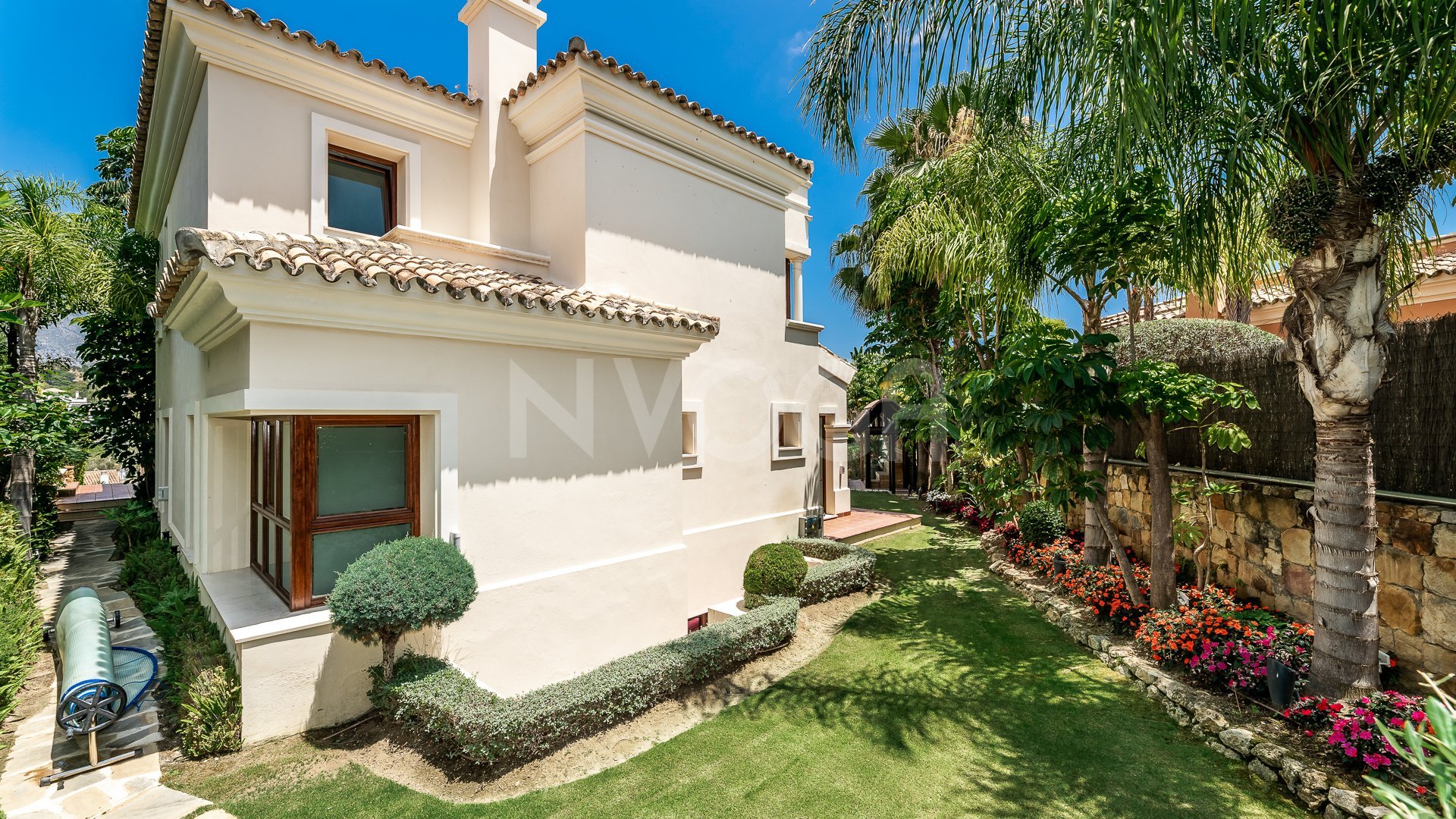 Impresionante villa con vistas al mar en Nueva Andalucia, Marbella