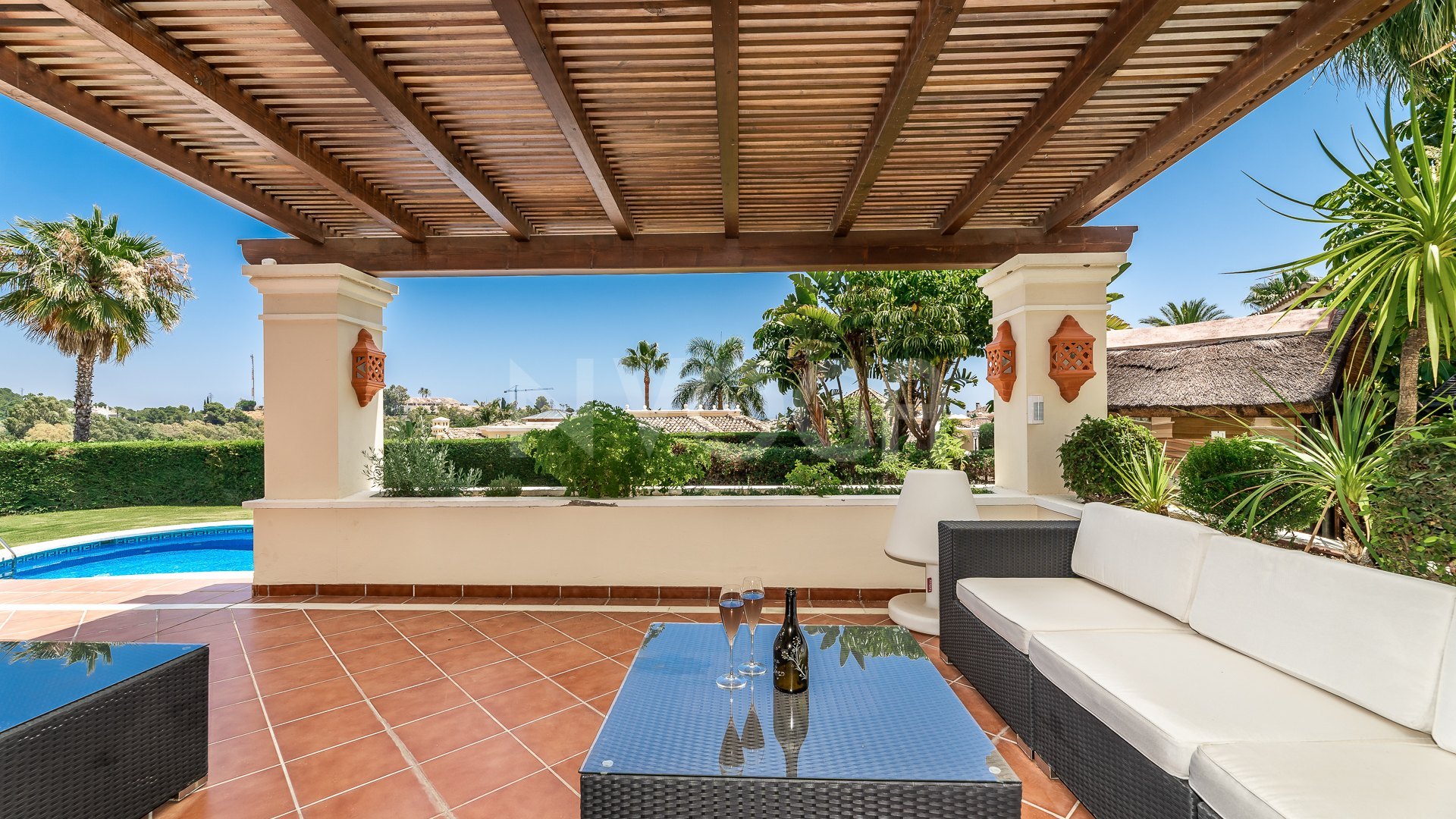 Impresionante villa con vistas al mar en Nueva Andalucia, Marbella