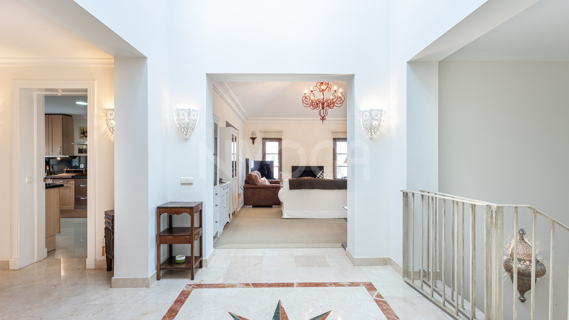 Impresionante villa de estilo clásico, situada en el corazón del prestigioso Valle del Golf en Nueva Andalucía