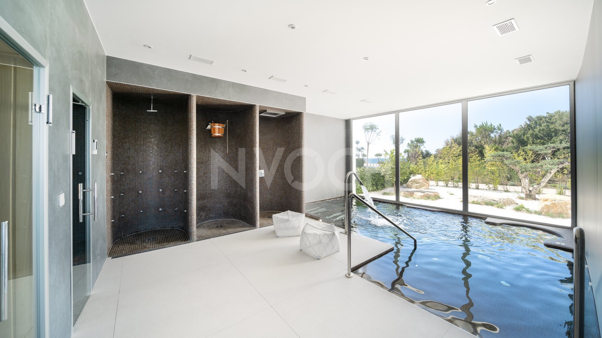 Front line beach apartment in Estepona