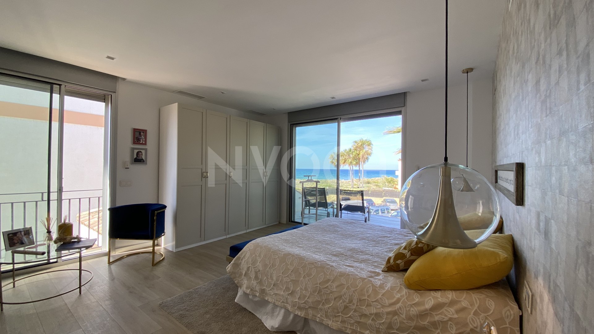 Magnífica vivienda familiar en primera línea de playa en Bahía de Marbella