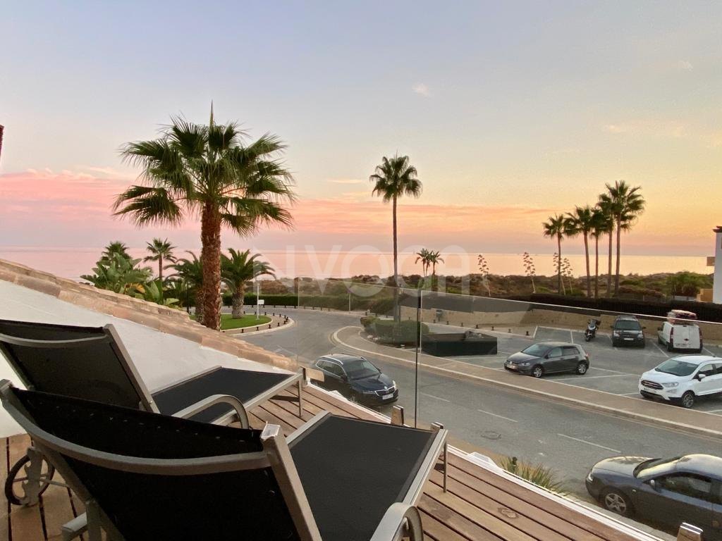 Magnífica vivienda familiar en primera línea de playa en Bahía de Marbella