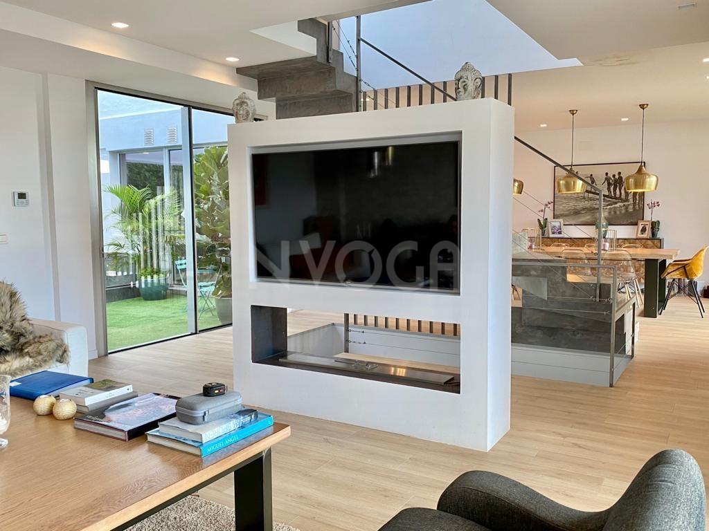 Magnífica vivienda familiar en primera línea de playa en Bahía de Marbella