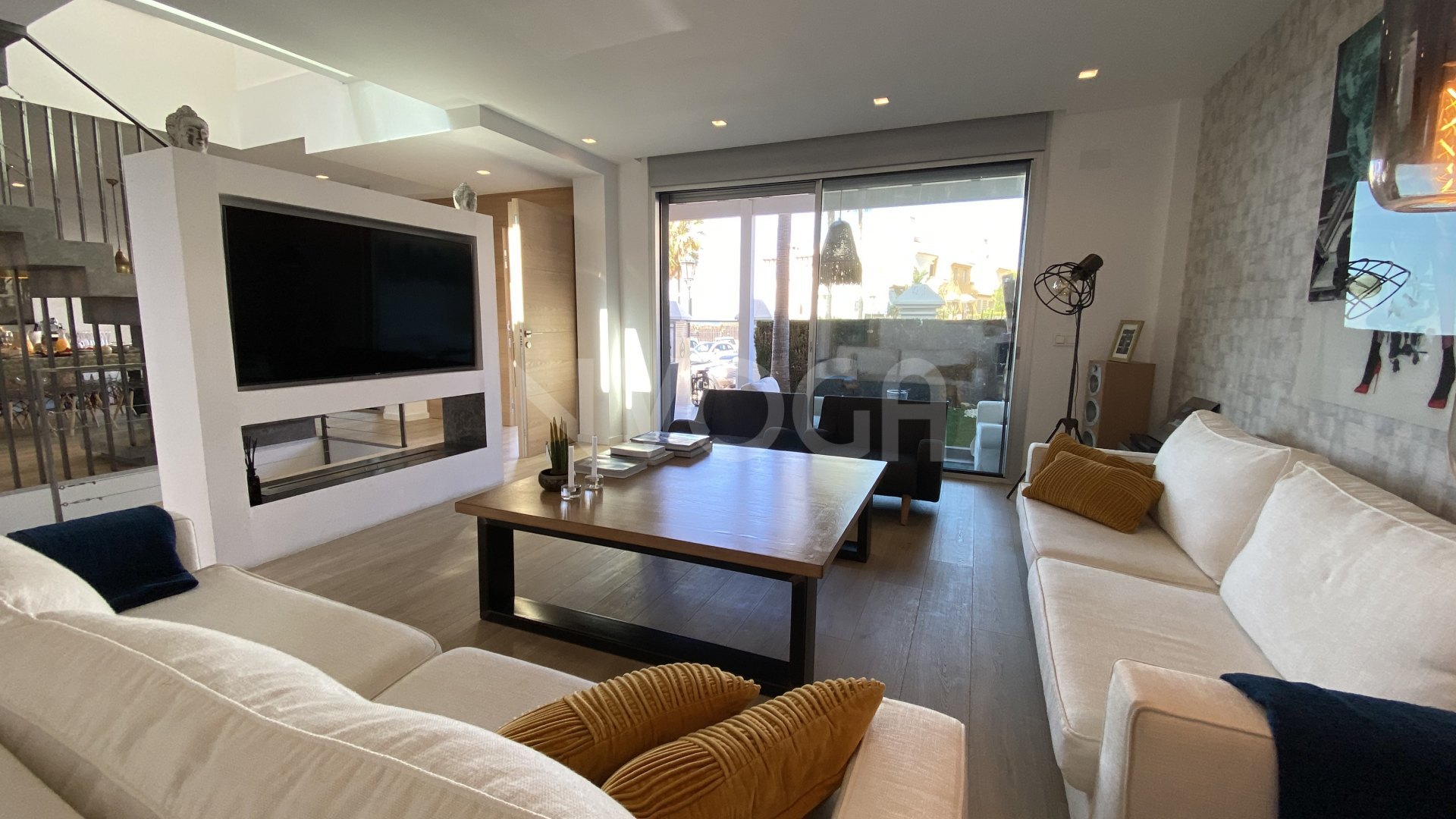 Magnífica vivienda familiar en primera línea de playa en Bahía de Marbella
