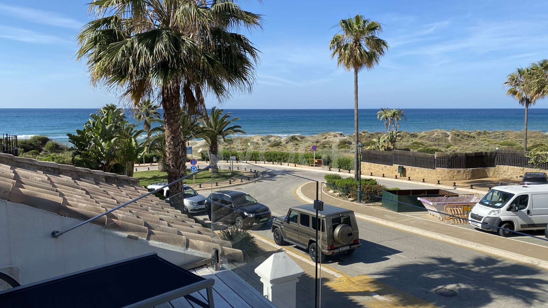 Magnífica vivienda familiar en primera línea de playa en Bahía de Marbella