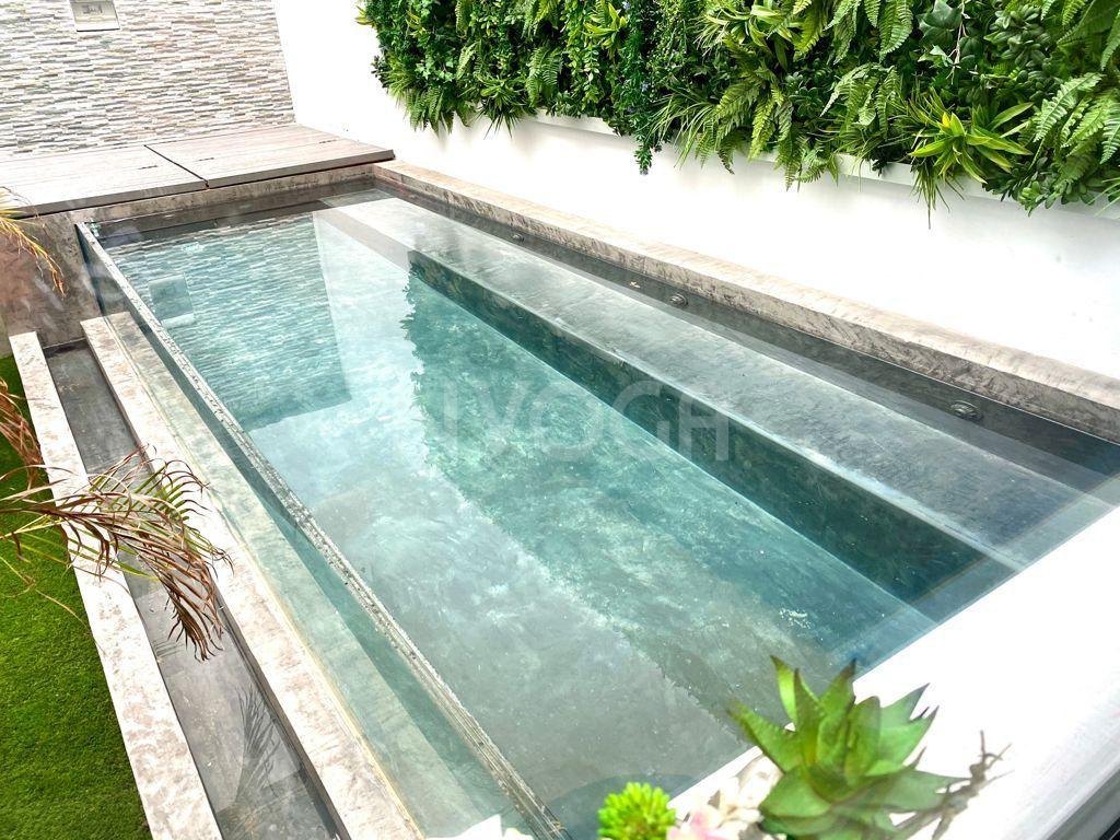 Magnífica vivienda familiar en primera línea de playa en Bahía de Marbella