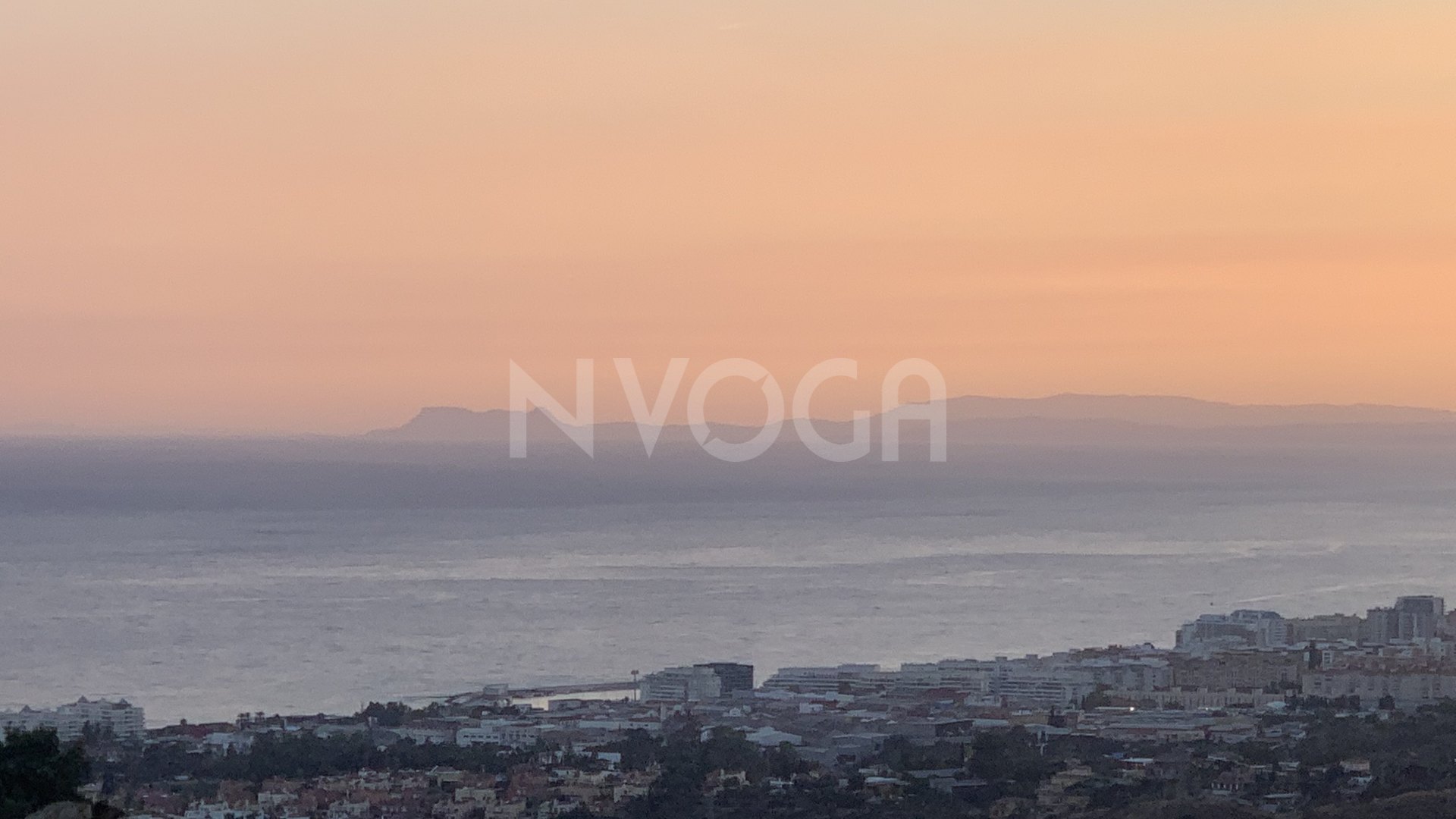 Paraíso tropical con vistas panorámicas al mar en Los Altos de los Monteros