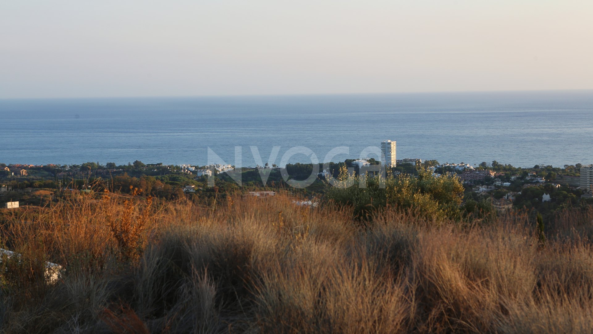 Paraíso tropical con vistas panorámicas al mar en Los Altos de los Monteros
