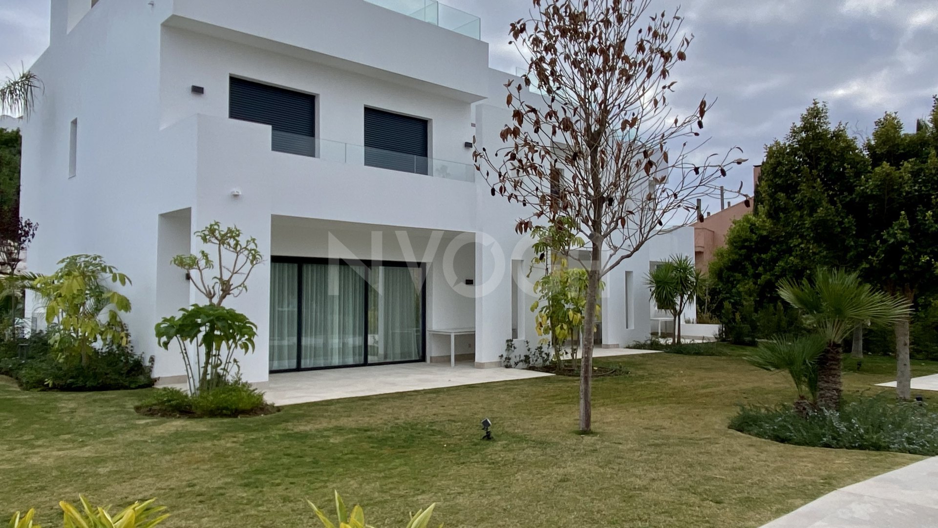 Magnífica casa adosada a estrenar en Nueva Andalucía, Marbella