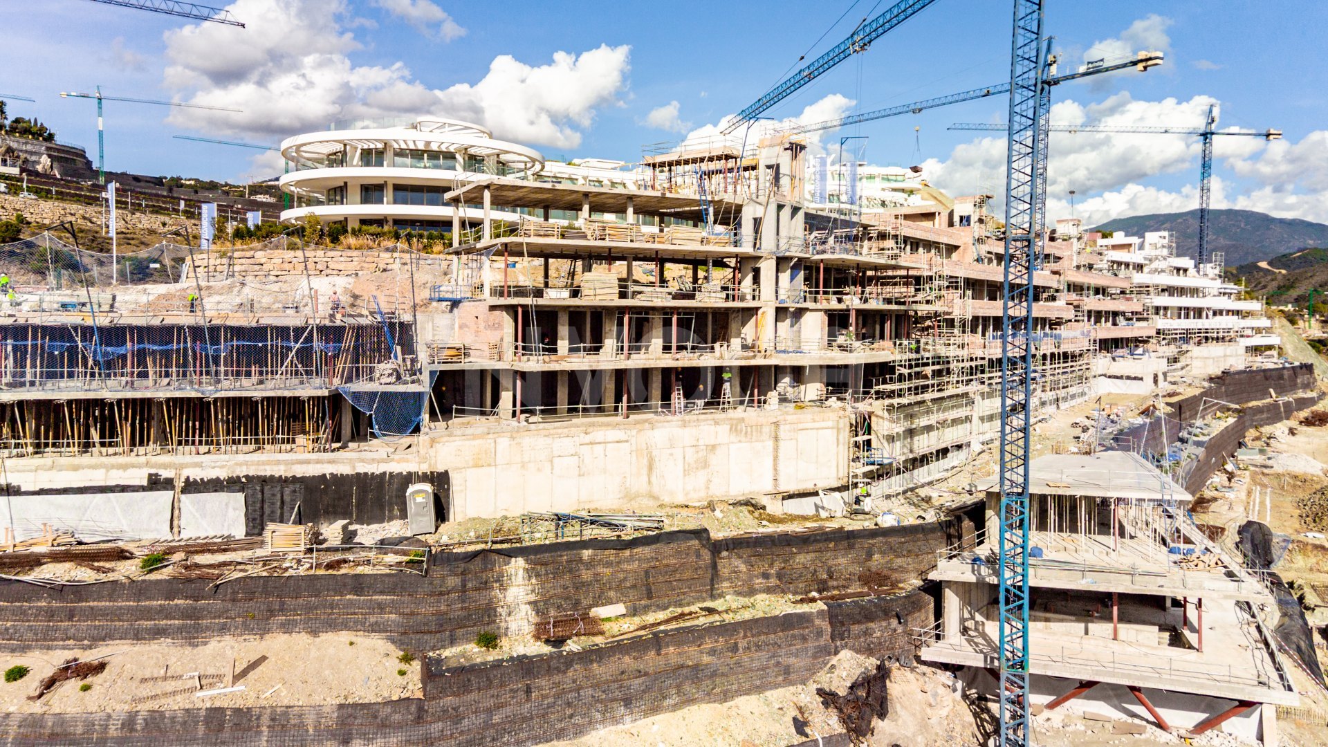OBRA COMENZADA!!! Apartamento de 3 dormitorios en planta baja con piscina y jardin privado, con con vistas al mar