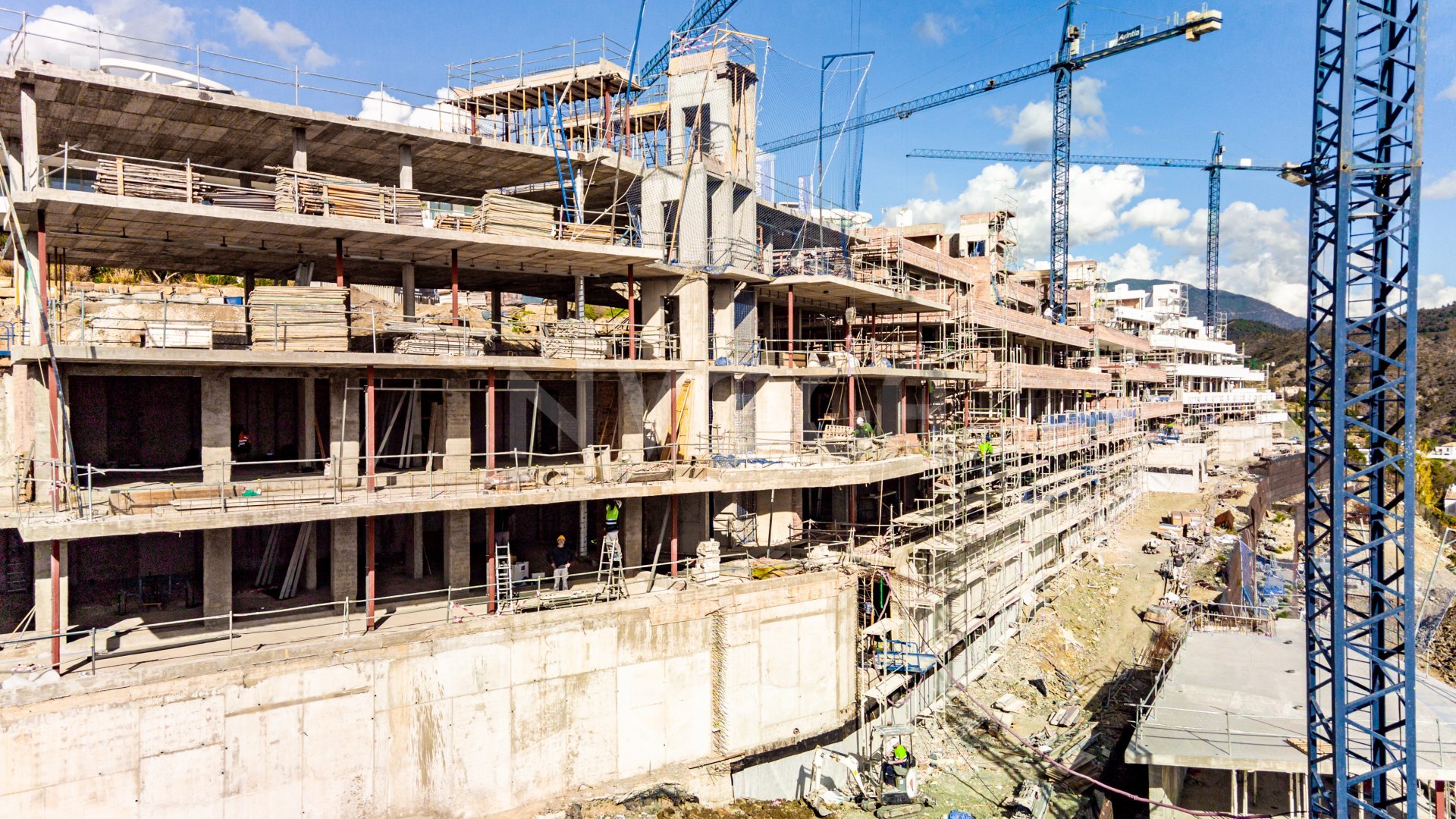 OBRA COMENZADA!!! Apartamento de 3 dormitorios en planta baja con piscina y jardin privado, con con vistas al mar
