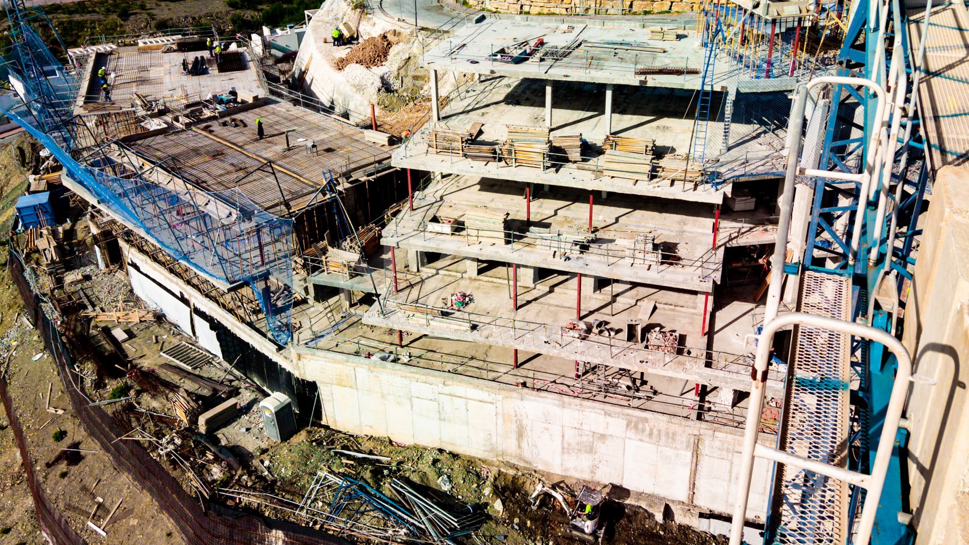 OBRA COMENZADA!!! Apartamento de 3 dormitorios en planta baja con piscina y jardin privado, con con vistas al mar