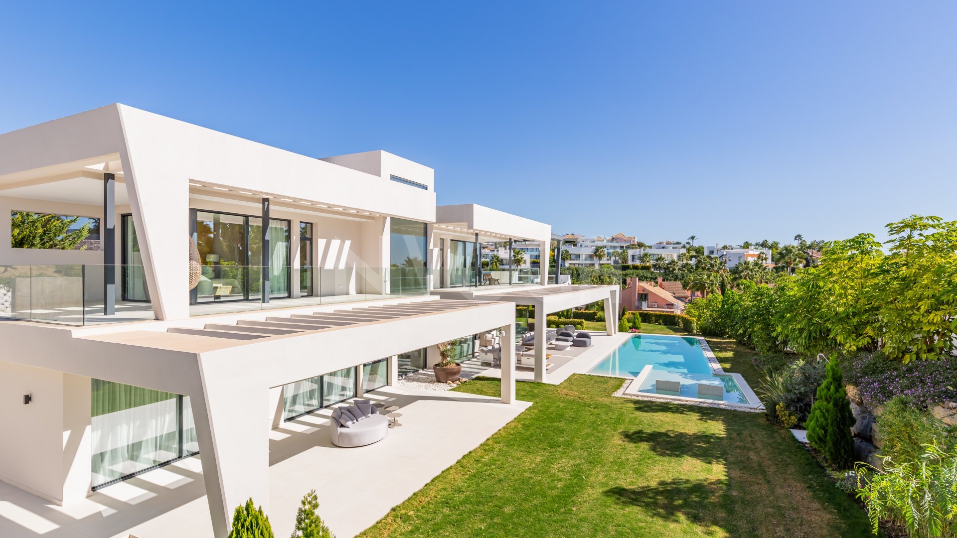 Exceptionally Villa in Nueva Andalucia in front of Las Brisas golf course