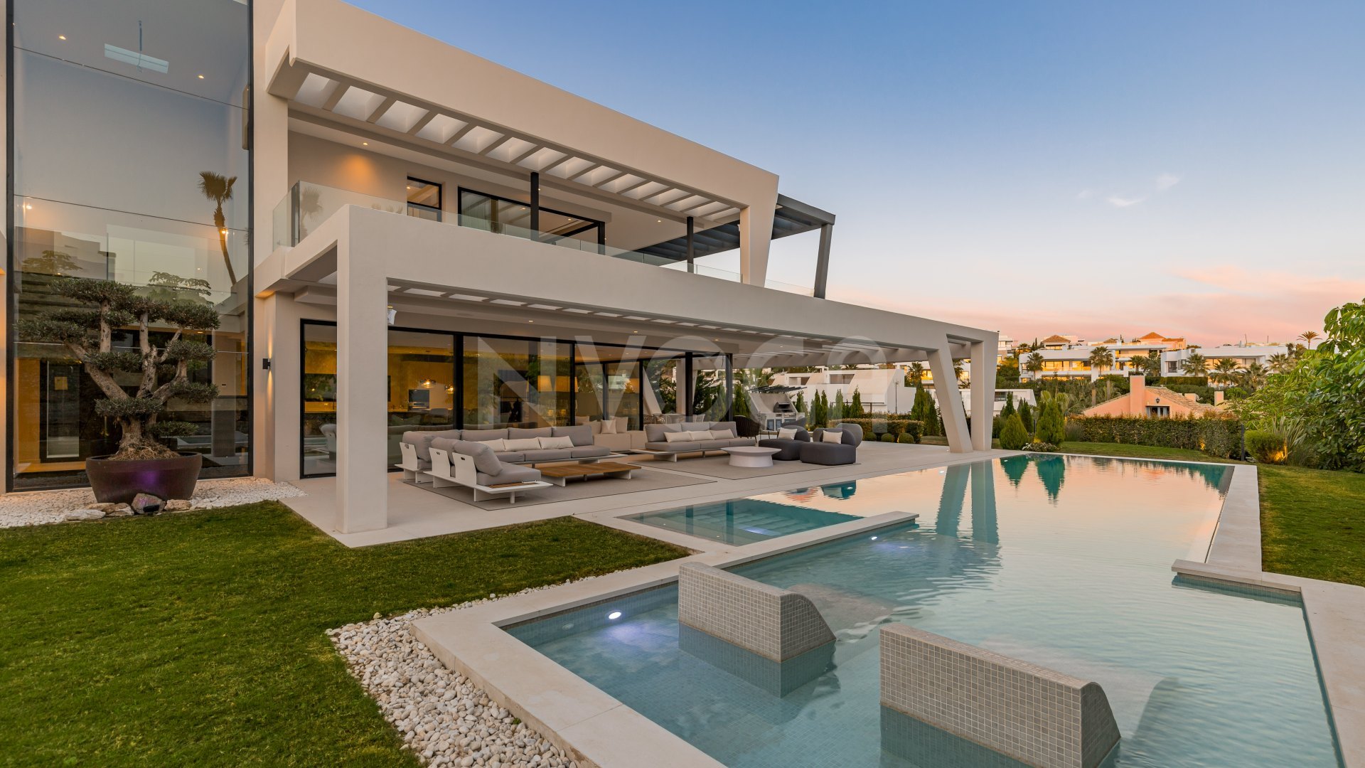 Exceptionally Villa in Nueva Andalucia in front of Las Brisas golf course