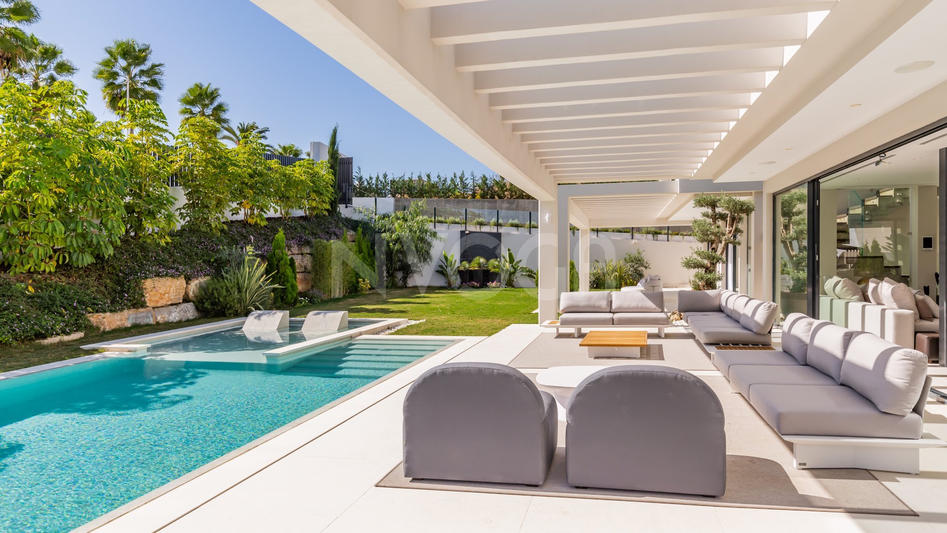 Exceptionally Villa in Nueva Andalucia in front of Las Brisas golf course