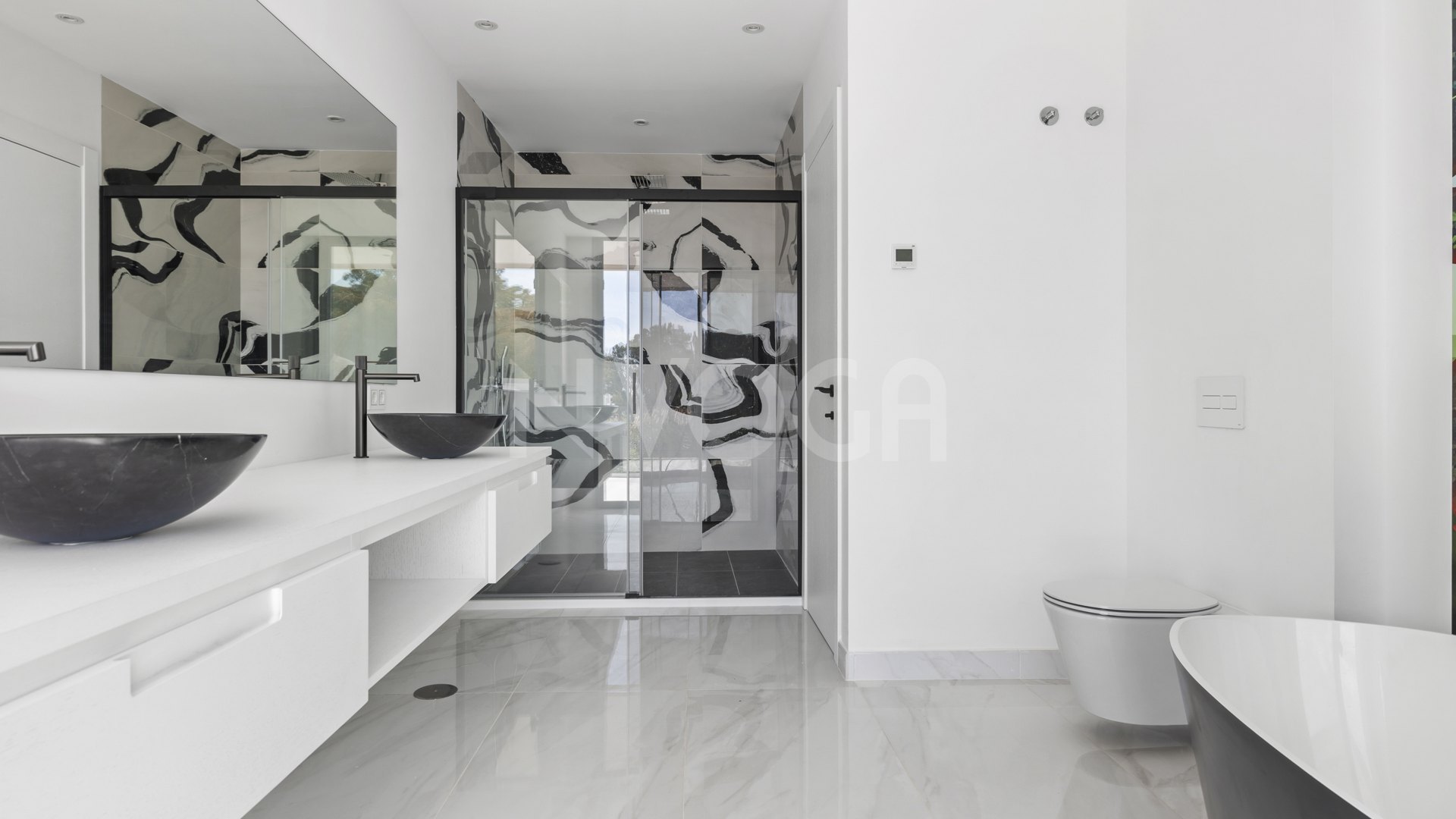 Villa exclusiva de nueva construcción en San Pedro de Alcántara, con diseño contemporáneo y acabados de alta calidad