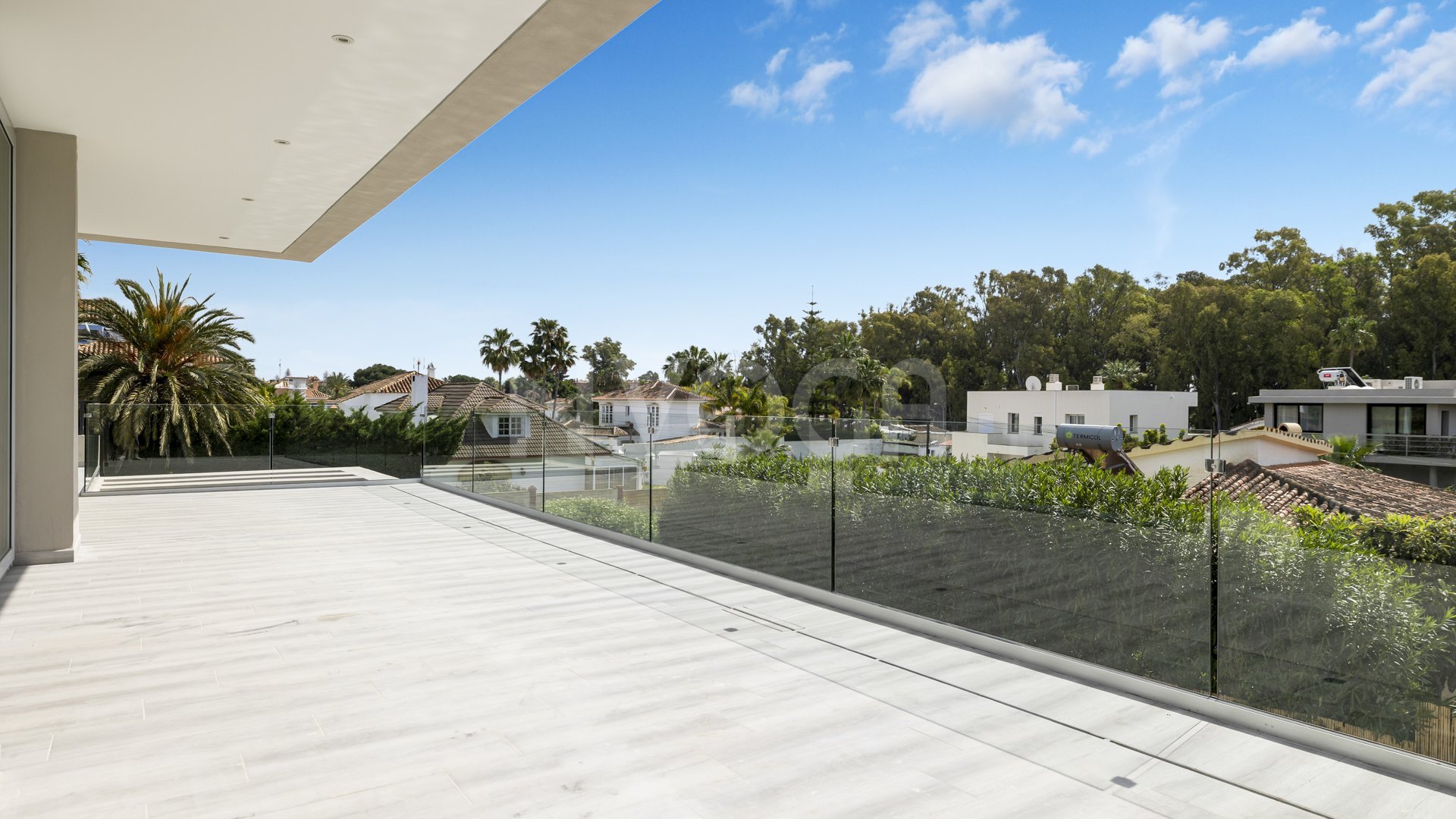 Villa exclusiva de nueva construcción en San Pedro de Alcántara, con diseño contemporáneo y acabados de alta calidad