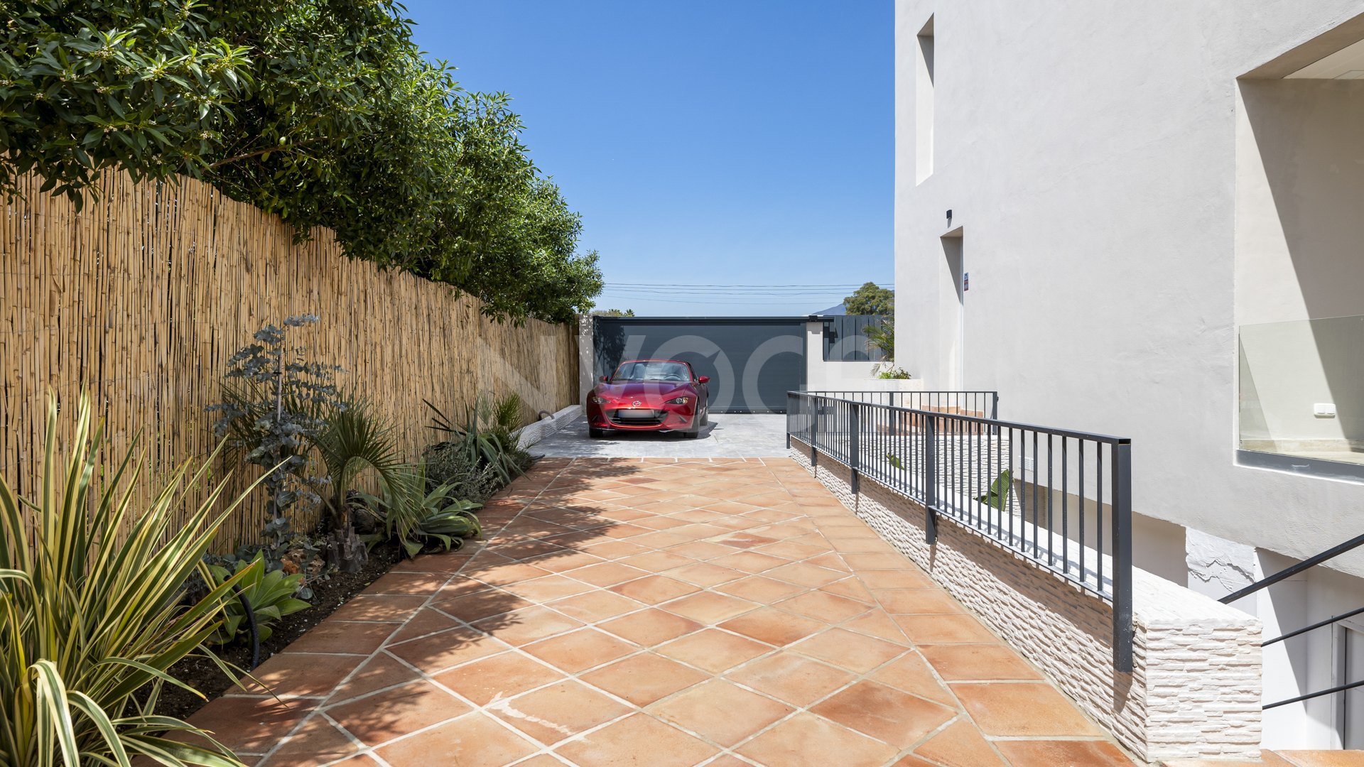 Villa exclusiva de nueva construcción en San Pedro de Alcántara, con diseño contemporáneo y acabados de alta calidad